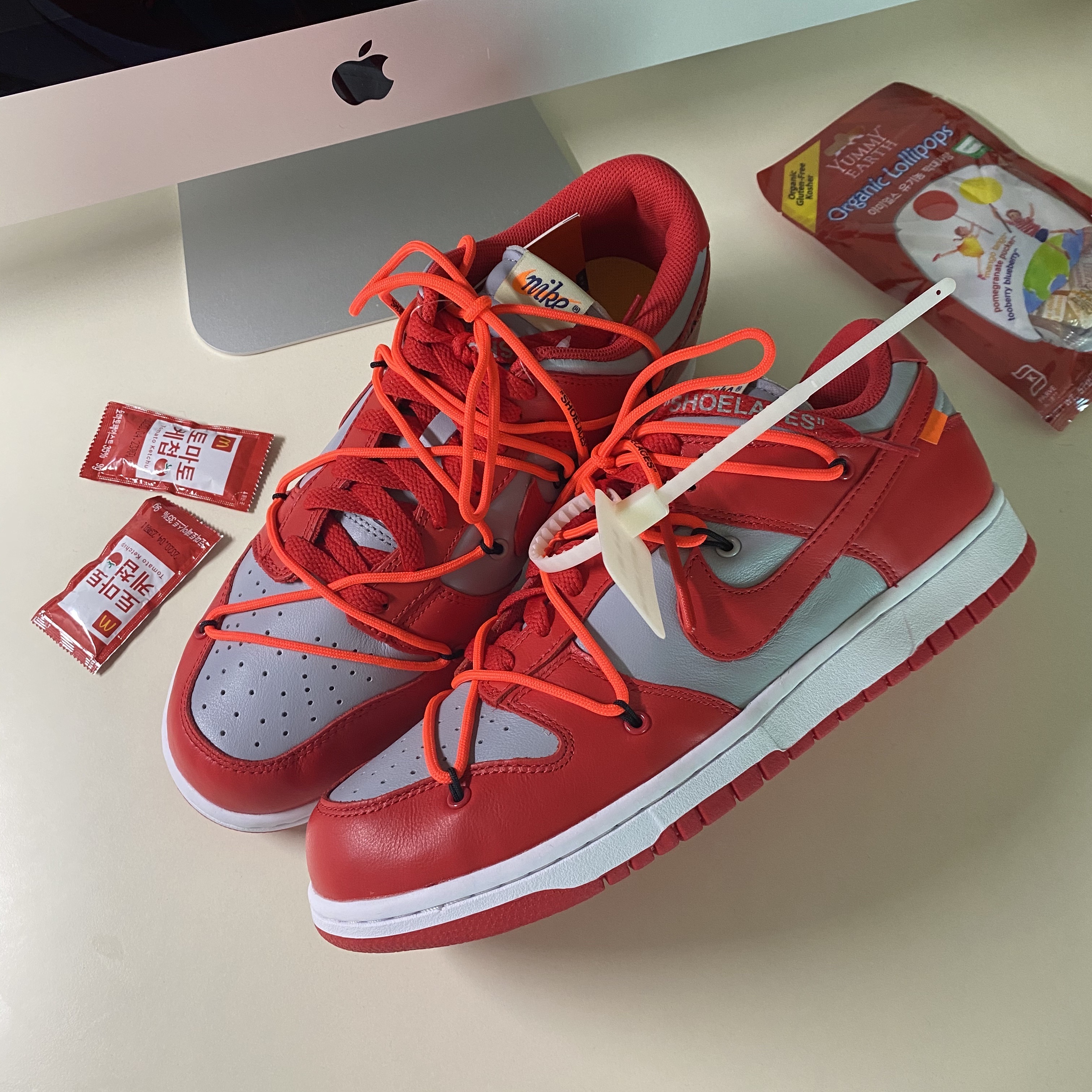 Nike x Off-White Dunk Low University Red 착용 스타일