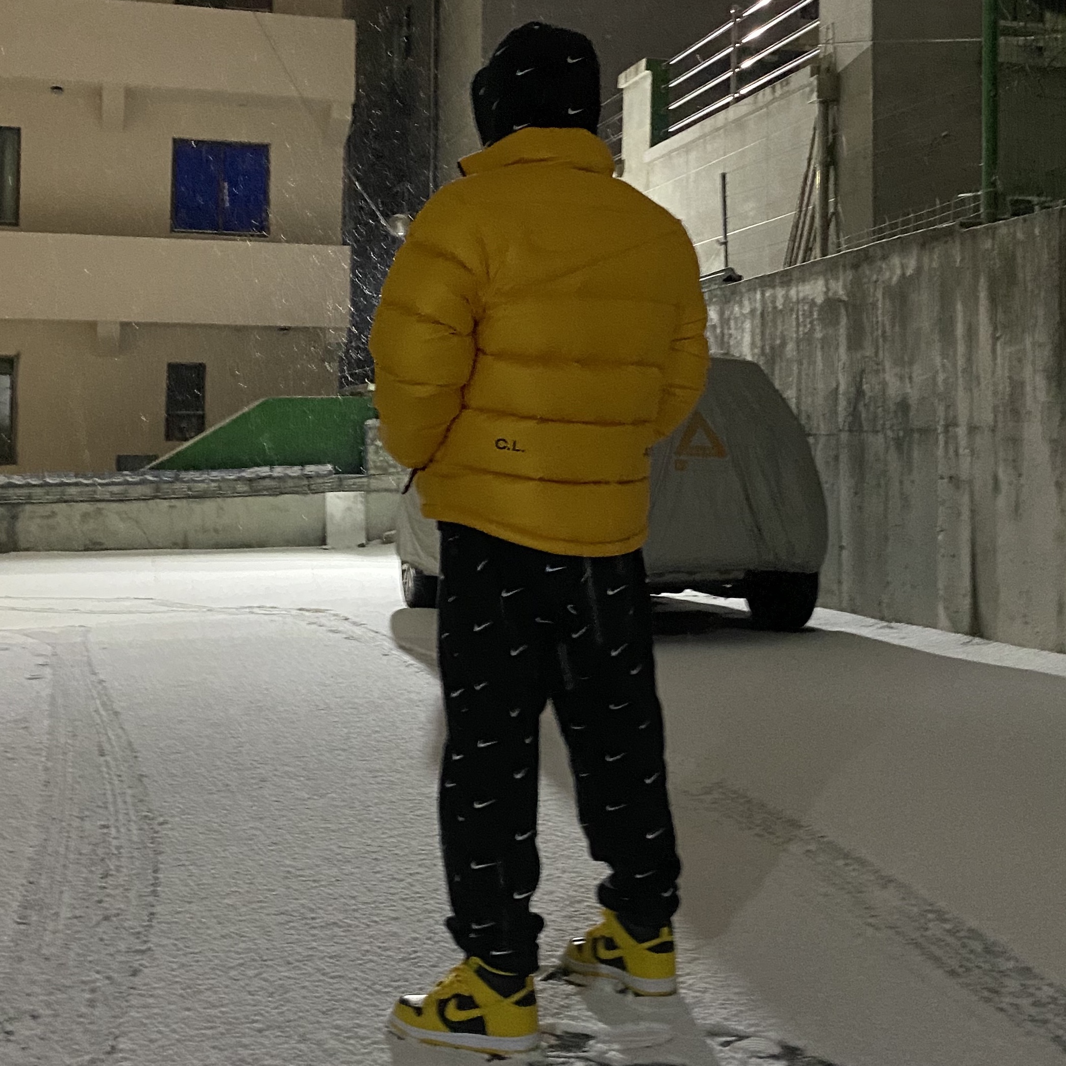 Nike Dunk High SP Varsity Maize, Nike x Drake Nocta Puffer Jacket University Gold - Asia 착용 스타일