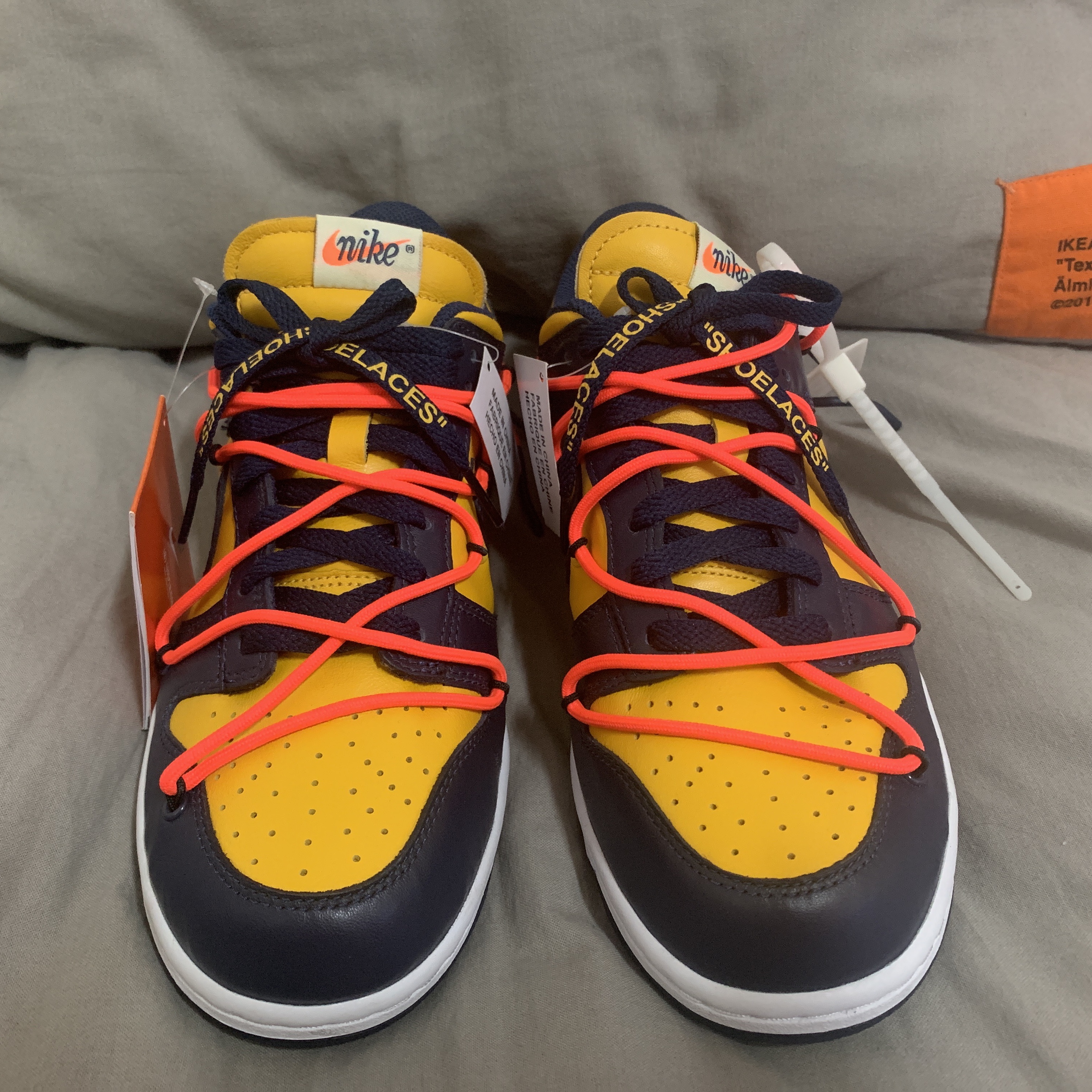 Nike x Off-White Dunk Low University Gold Midnight Navy 착용 스타일 - 2