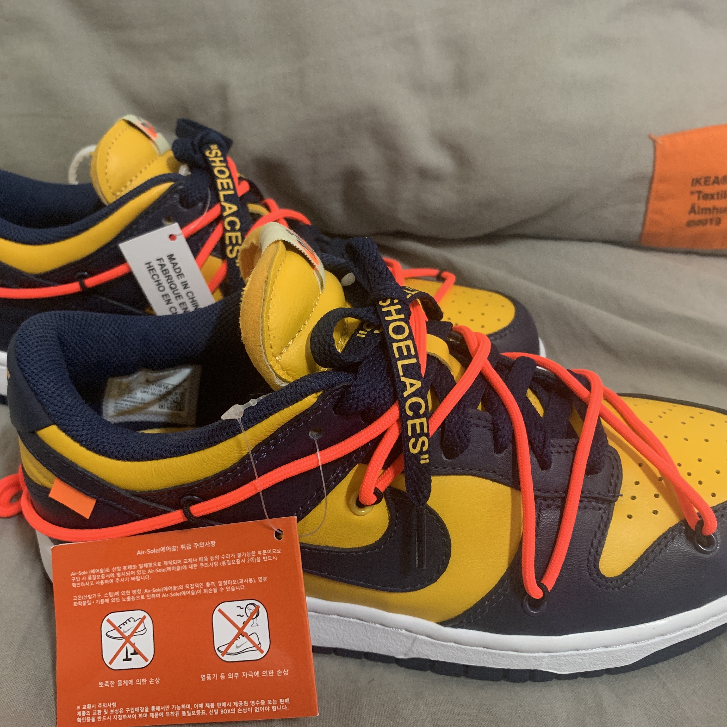 Nike x Off-White Dunk Low University Gold Midnight Navy 착용 스타일 - 1