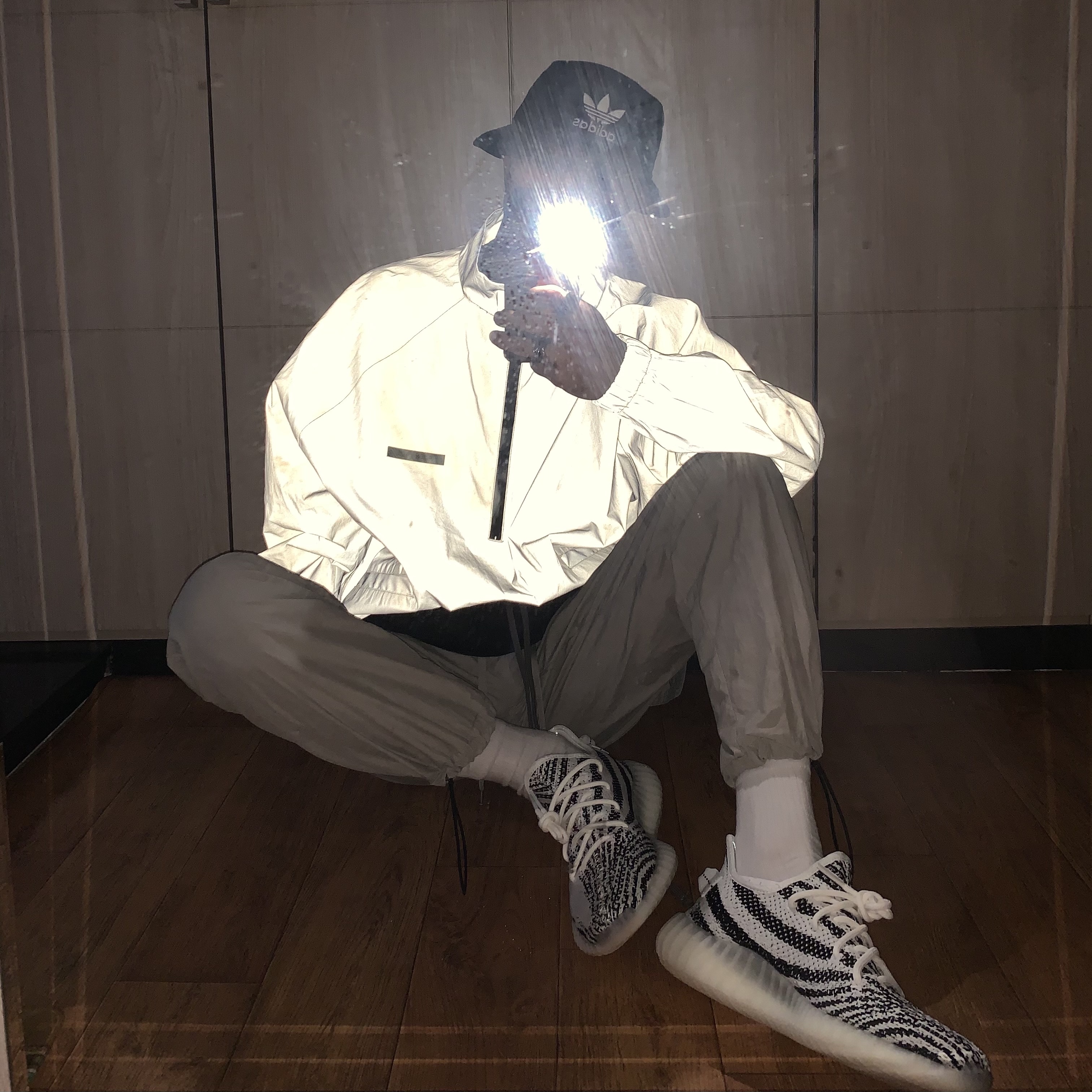 Adidas Yeezy Boost 350 V2 Zebra 2017/2019/2020, Essentials Track Jacket Silver Reflective - 20SS 착용 스타일 - 1