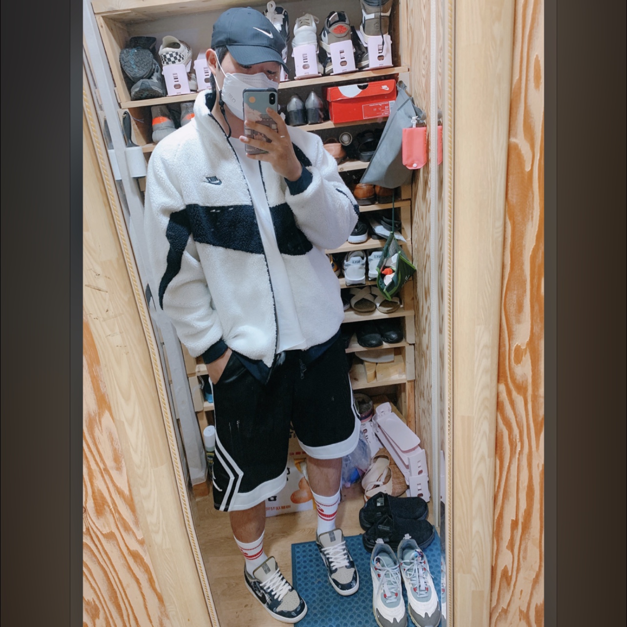 Nike x Travis Scott SB Dunk Low, Jordan 1 x Travis Scott Retro High OG SP Mocha 착용 스타일