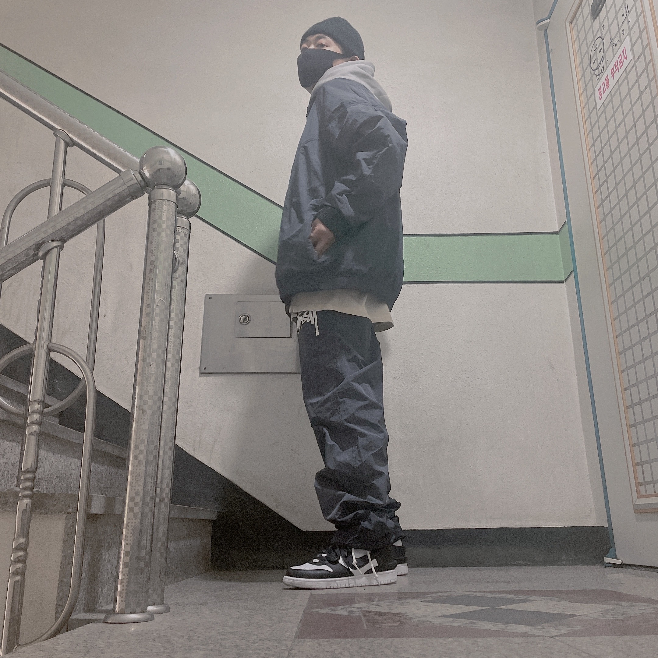 Nike x Stussy Windrunner Jacket Off Noir, Nike x Stussy Beach Pants Off Noir 착용 스타일