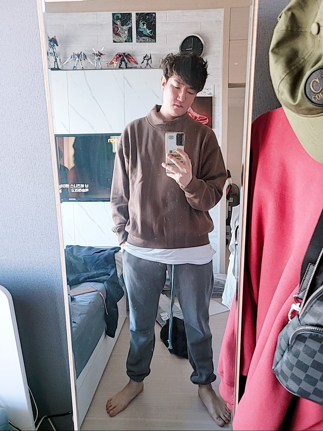 Essentials 3D Silicon Applique Boxy Long Sleeve T-Shirt Weathered Black - 20FW, Essentials Sweatpants Gray Flannel/Charcoal - 20SS 착용 스타일 - 4