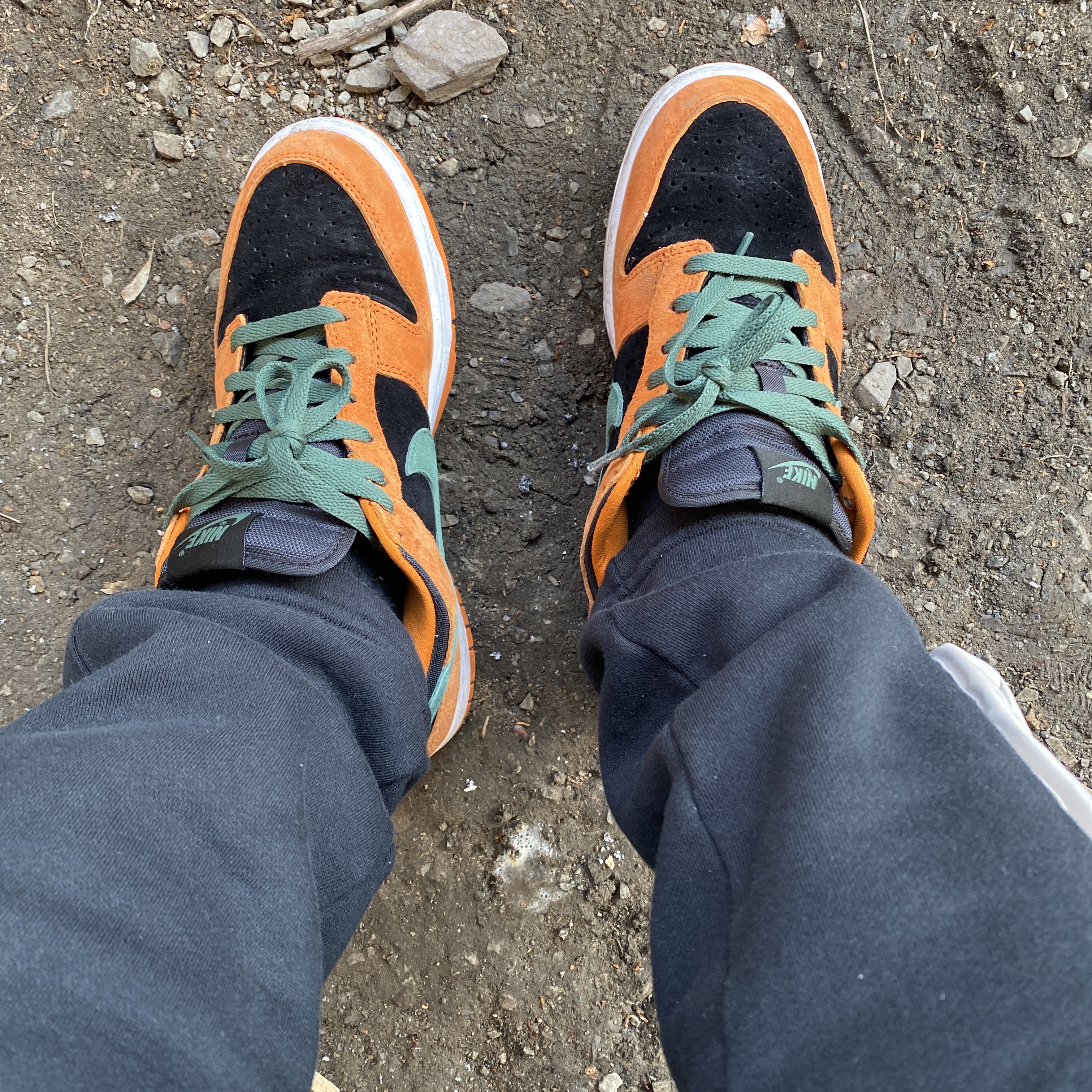Nike Dunk Low SP Ceramic, Nike x Travis Scott NRG AG Utility Sweatpants Black 착용 스타일