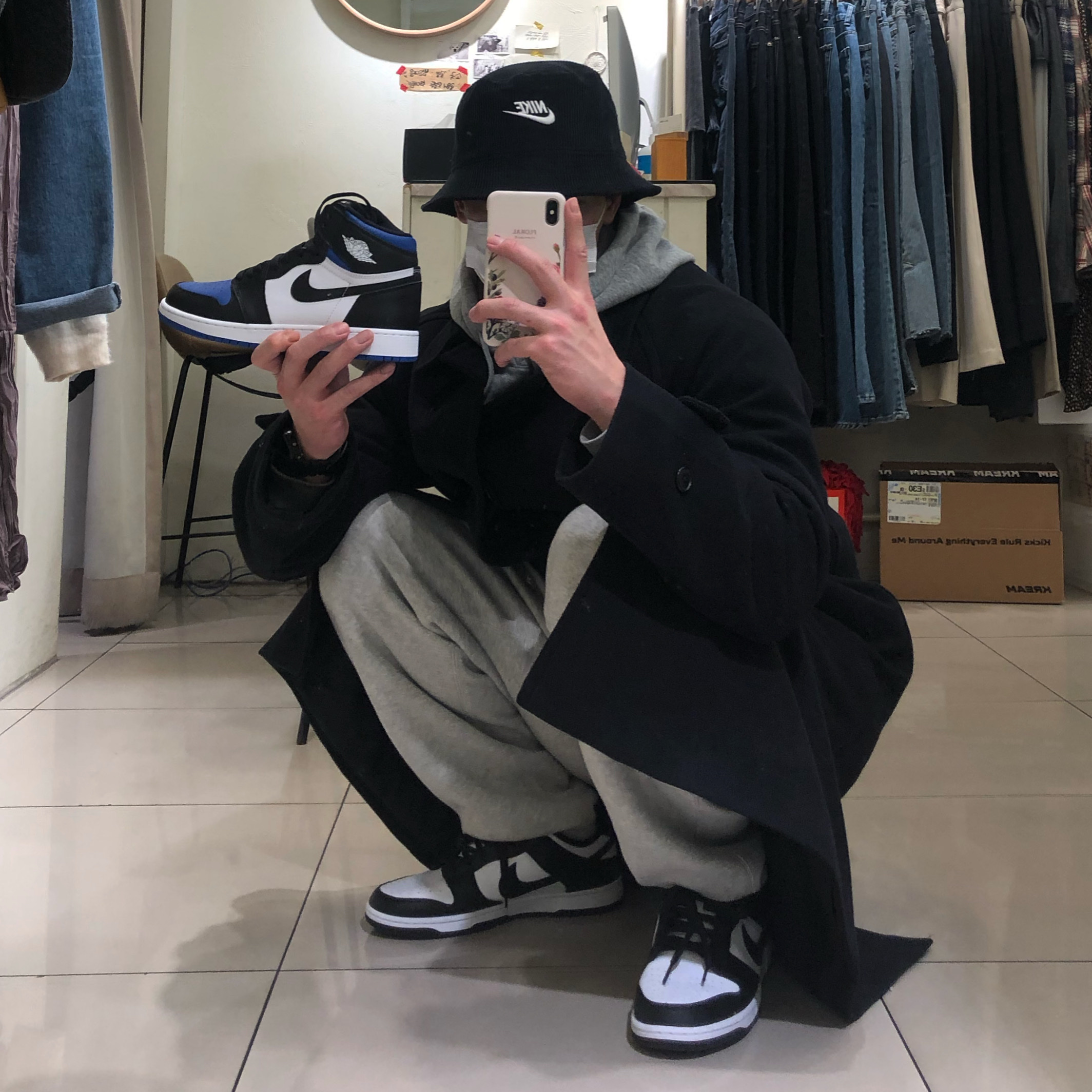 Jordan 1 Retro High OG Royal Toe, Nike Dunk Low Retro Black 착용 스타일