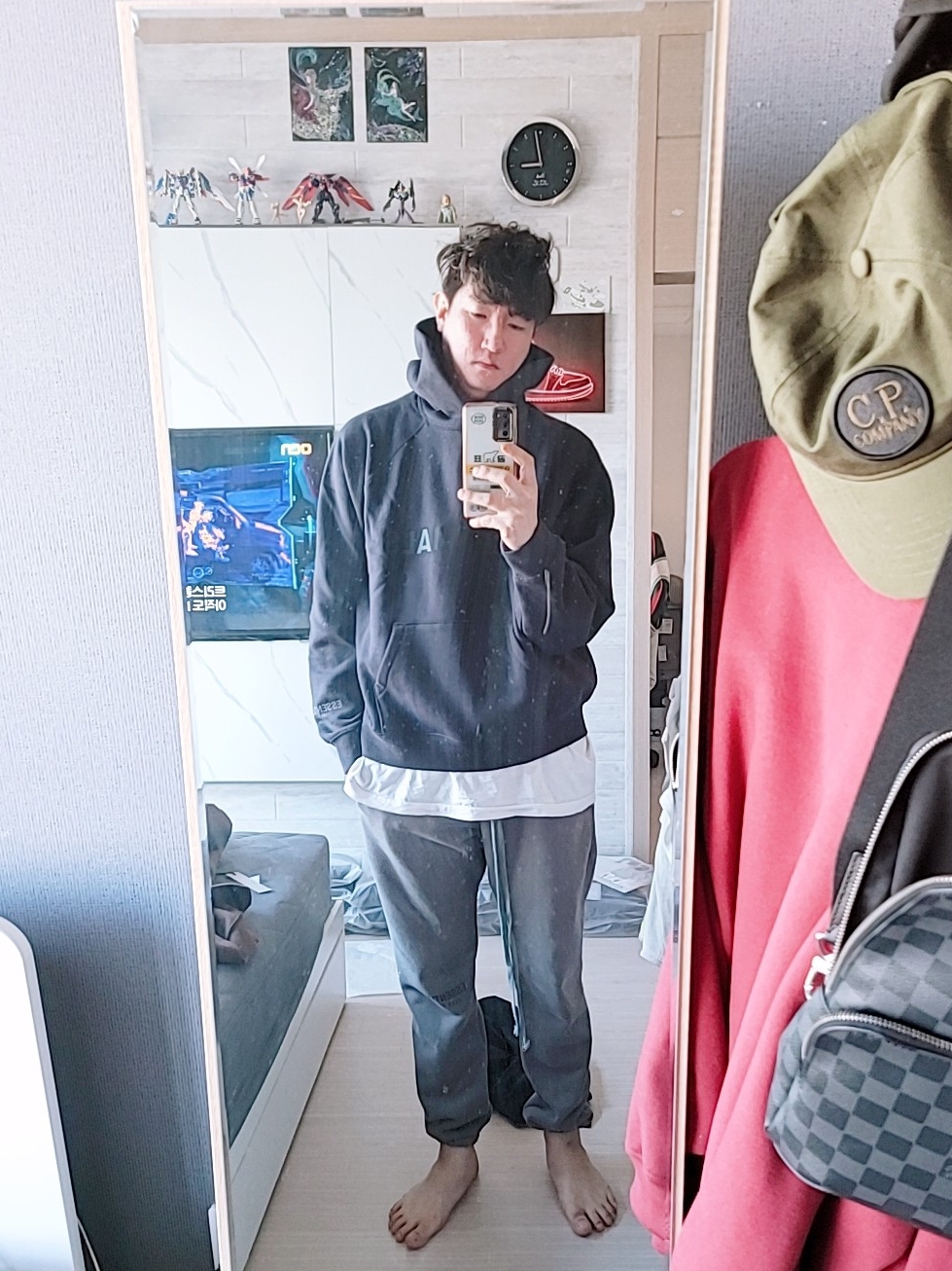 Essentials 3D Silicon Applique Boxy Long Sleeve T-Shirt Weathered Black - 20FW, Essentials Sweatpants Gray Flannel/Charcoal - 20SS 착용 스타일 - 3