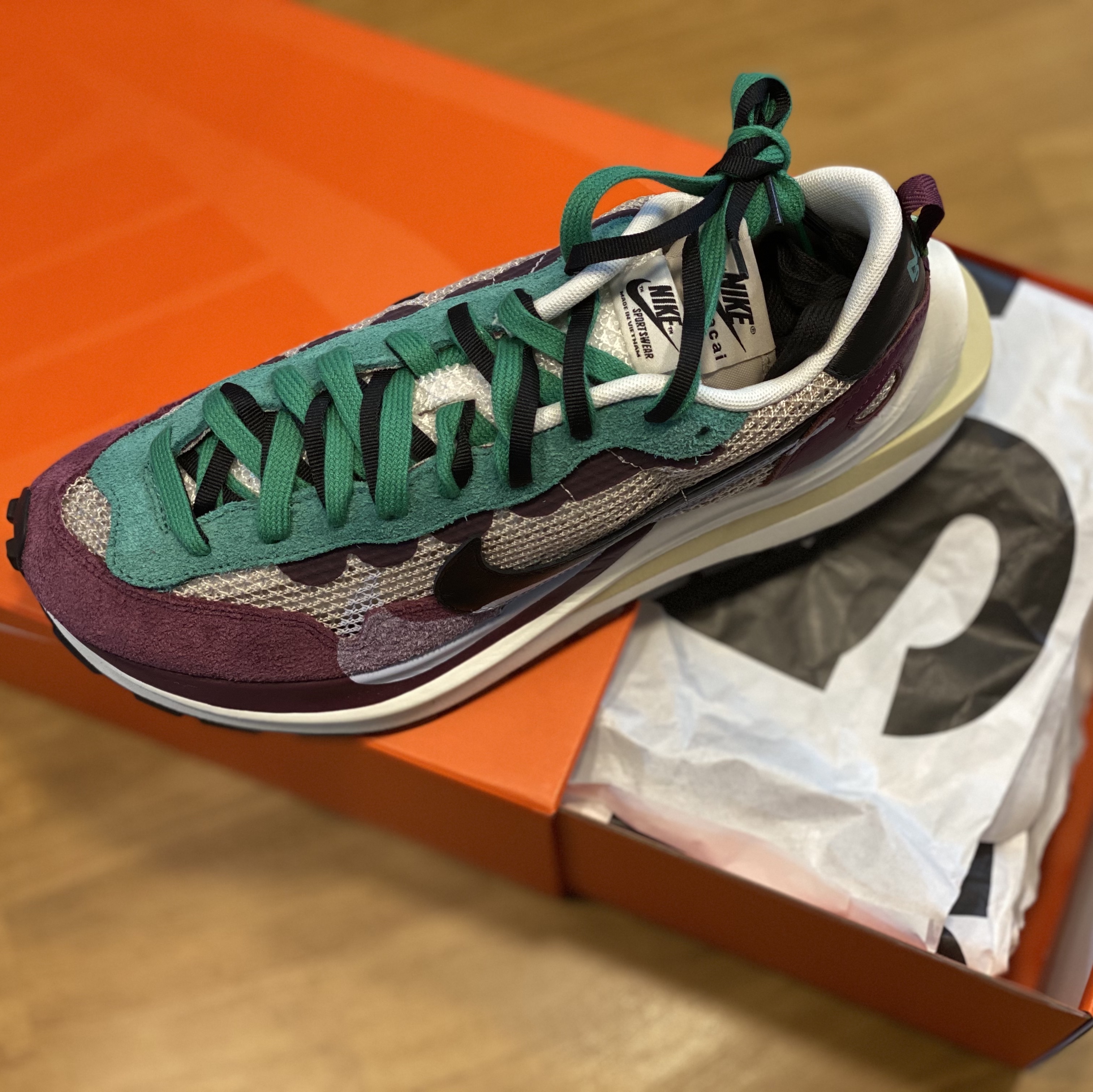 Nike x Sacai VaporWaffle String & Black Villain Red 착용 스타일
