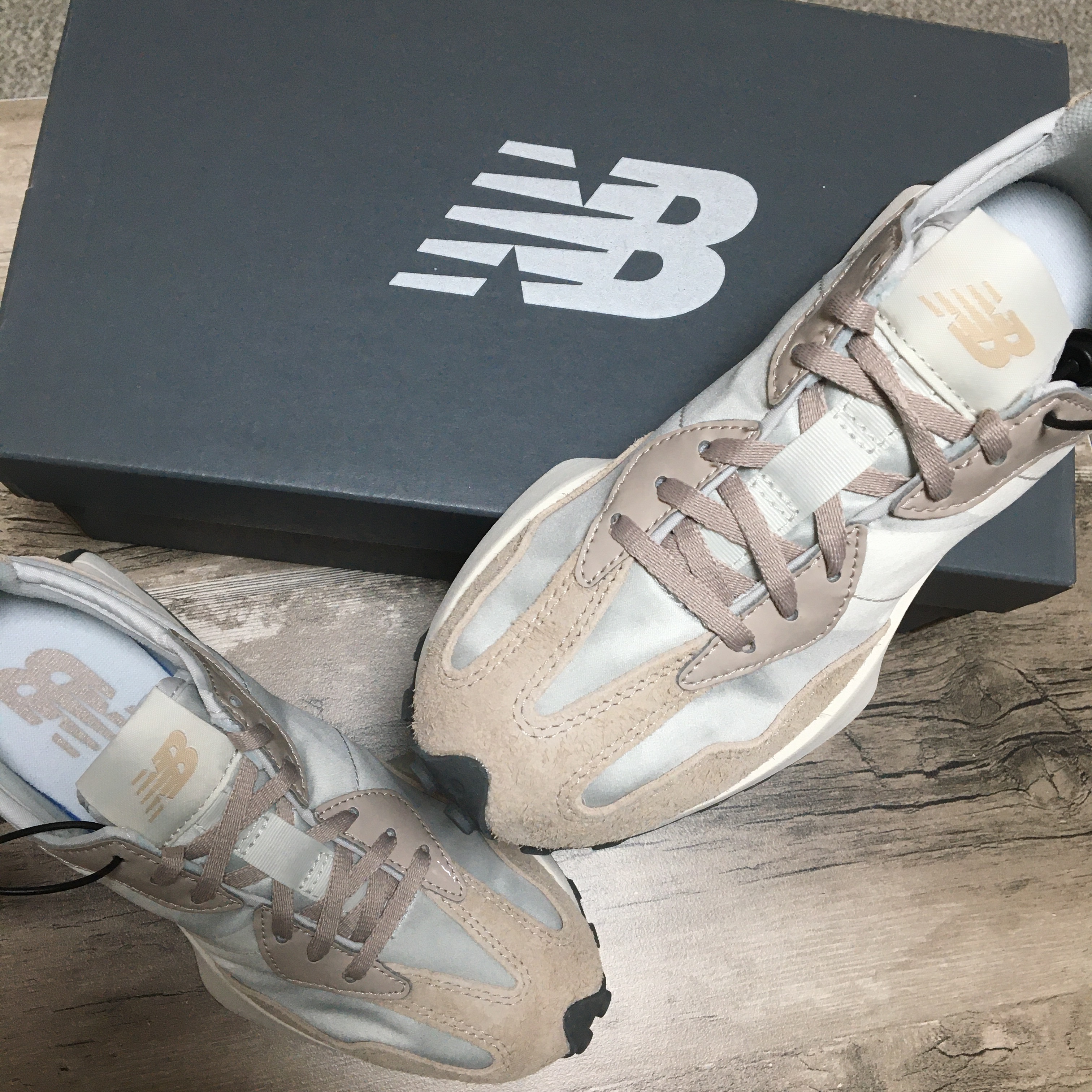 (W) New Balance 327 Grey Beige 착용 스타일
