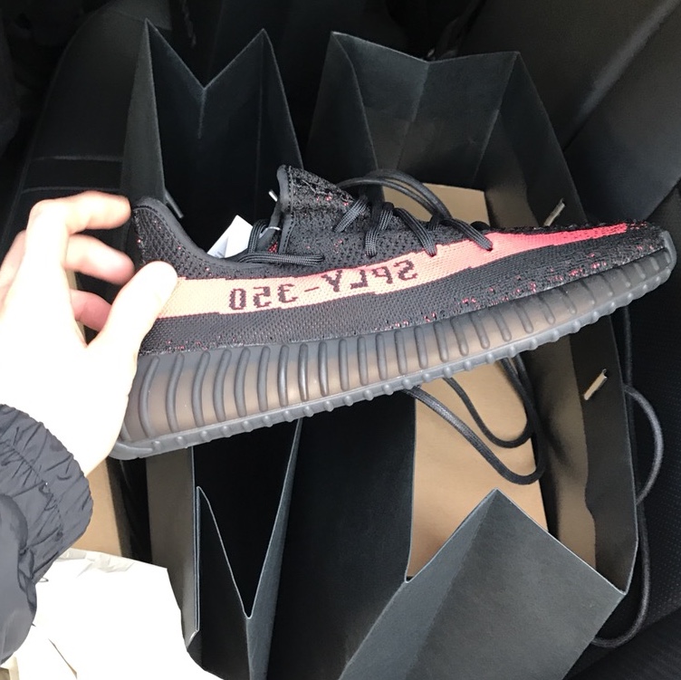 Adidas Yeezy Boost 350 V2 Core Black Red 2016 착용 스타일