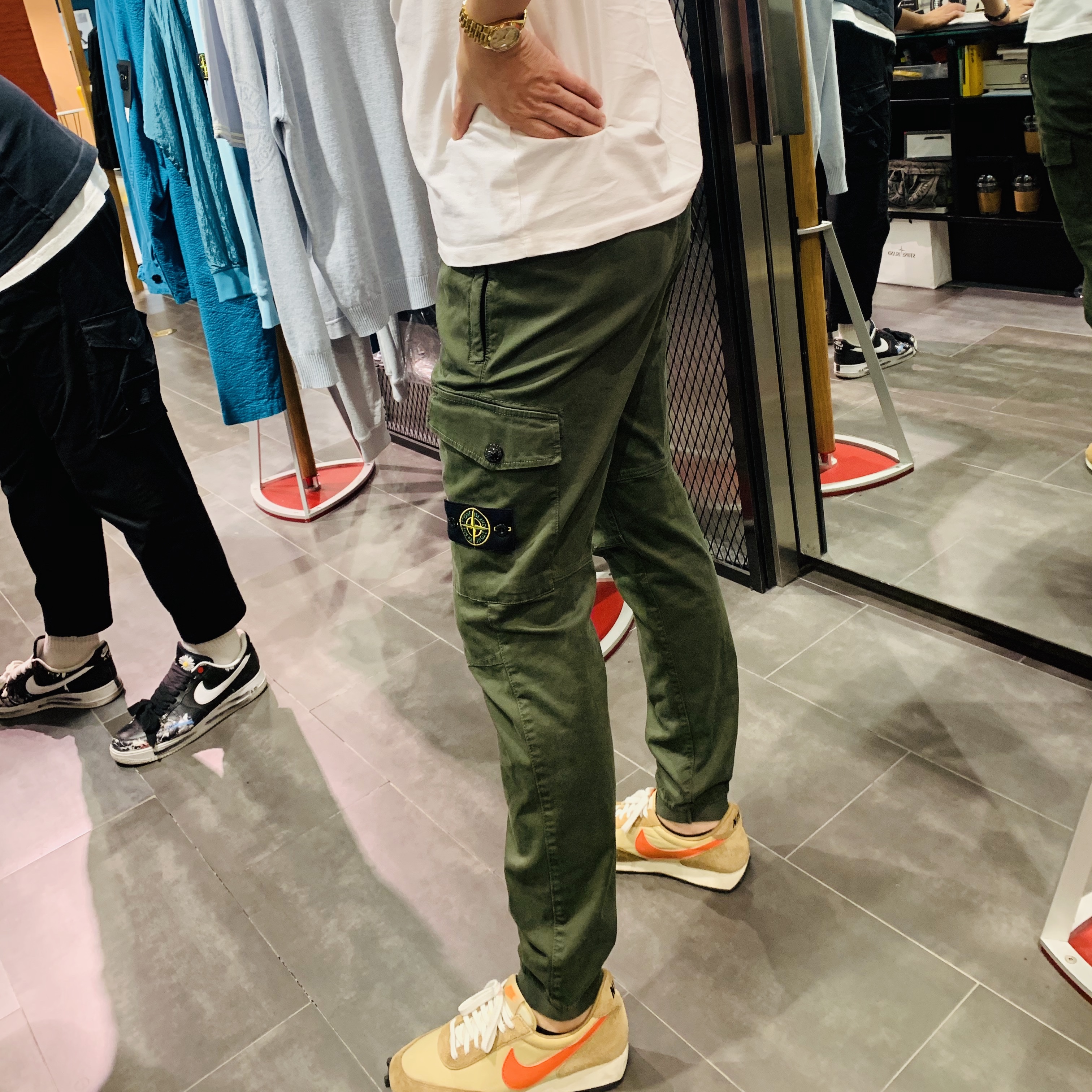 Nike Daybreak SP Vegas Gold College Orange 착용 스타일