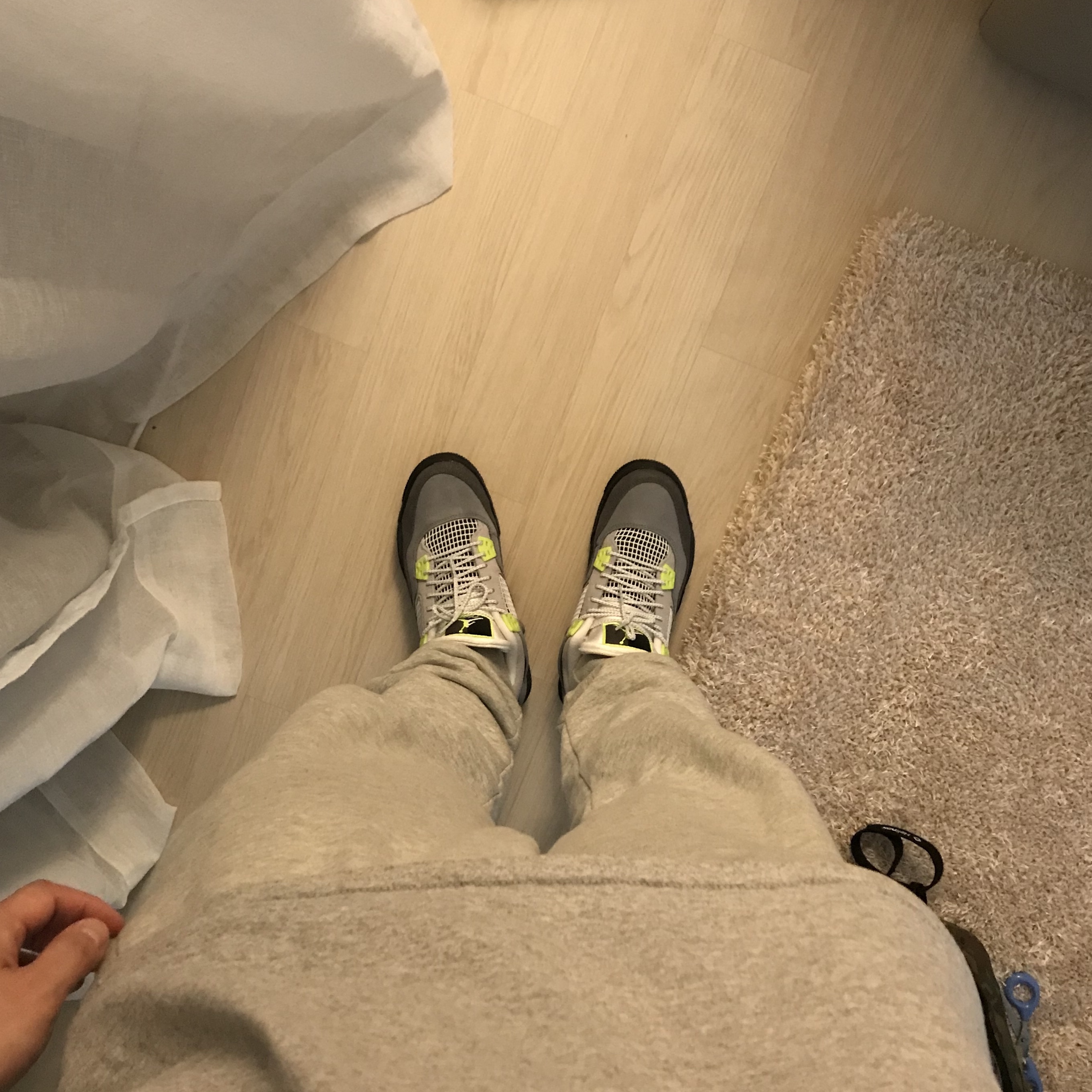 Jordan 4 Retro SE Neon 95, (GS) Jordan 4 Retro SE Neon 95 착용 스타일 - 4