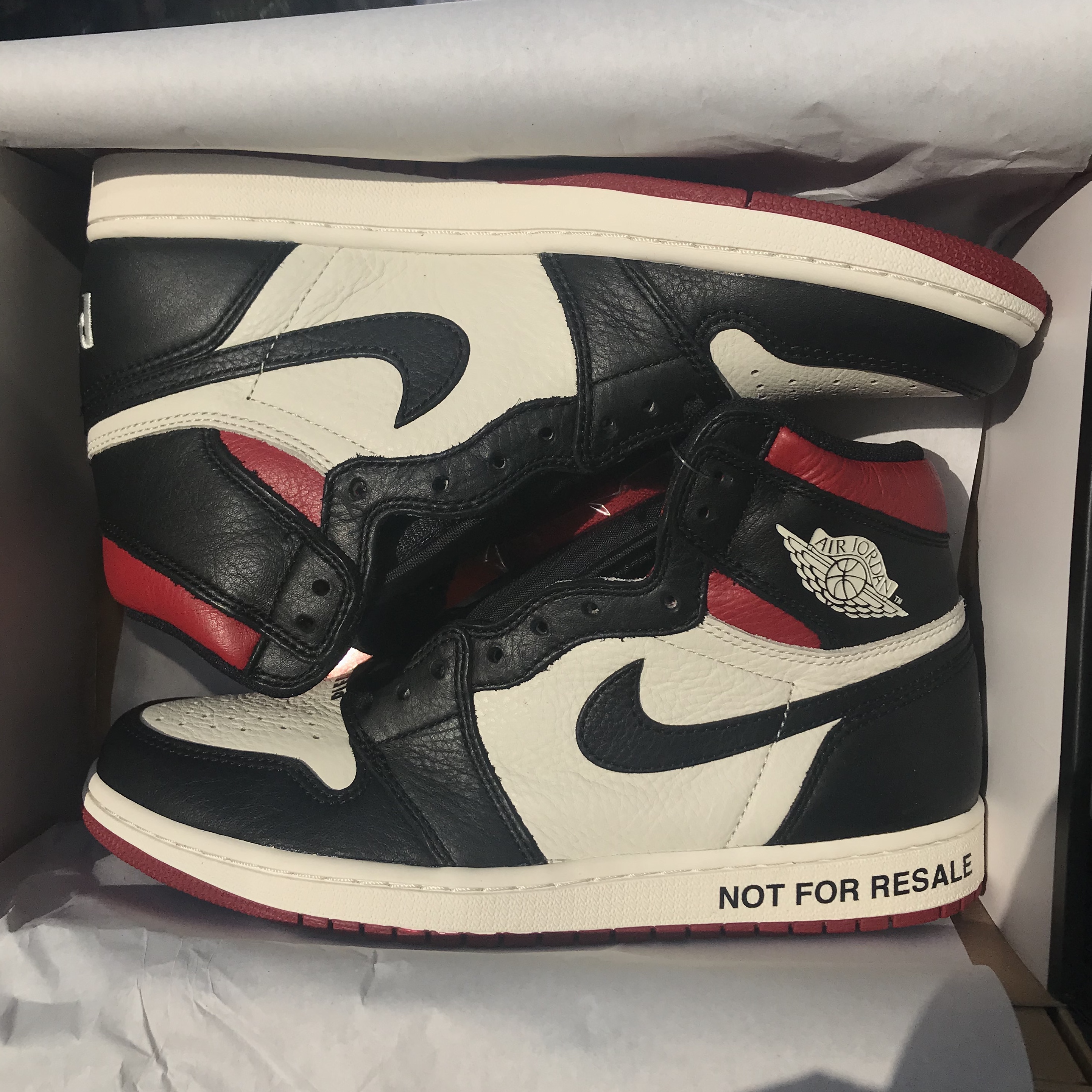 Jordan 1 Retro High Not for Resale Varsity Red 착용 스타일