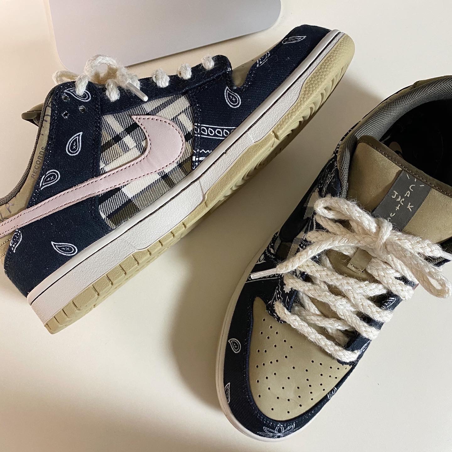 Nike x Travis Scott SB Dunk Low, New Balance 992 Made in USA Grey - D Standard 착용 스타일 - 2