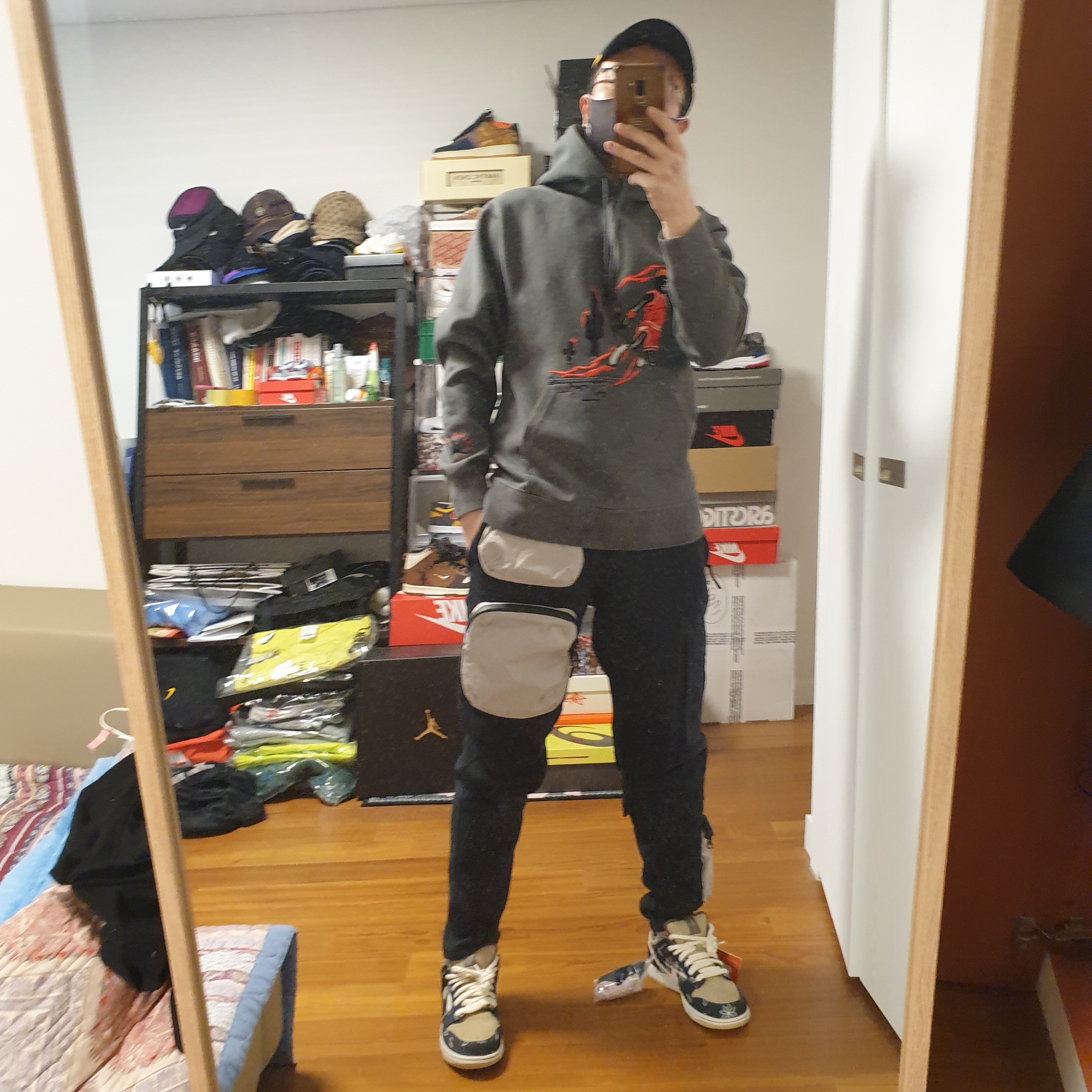 Nike x Travis Scott SB Dunk Low, Nike x Travis Scott NRG AG Utility Sweatpants Black 착용 스타일 - 3