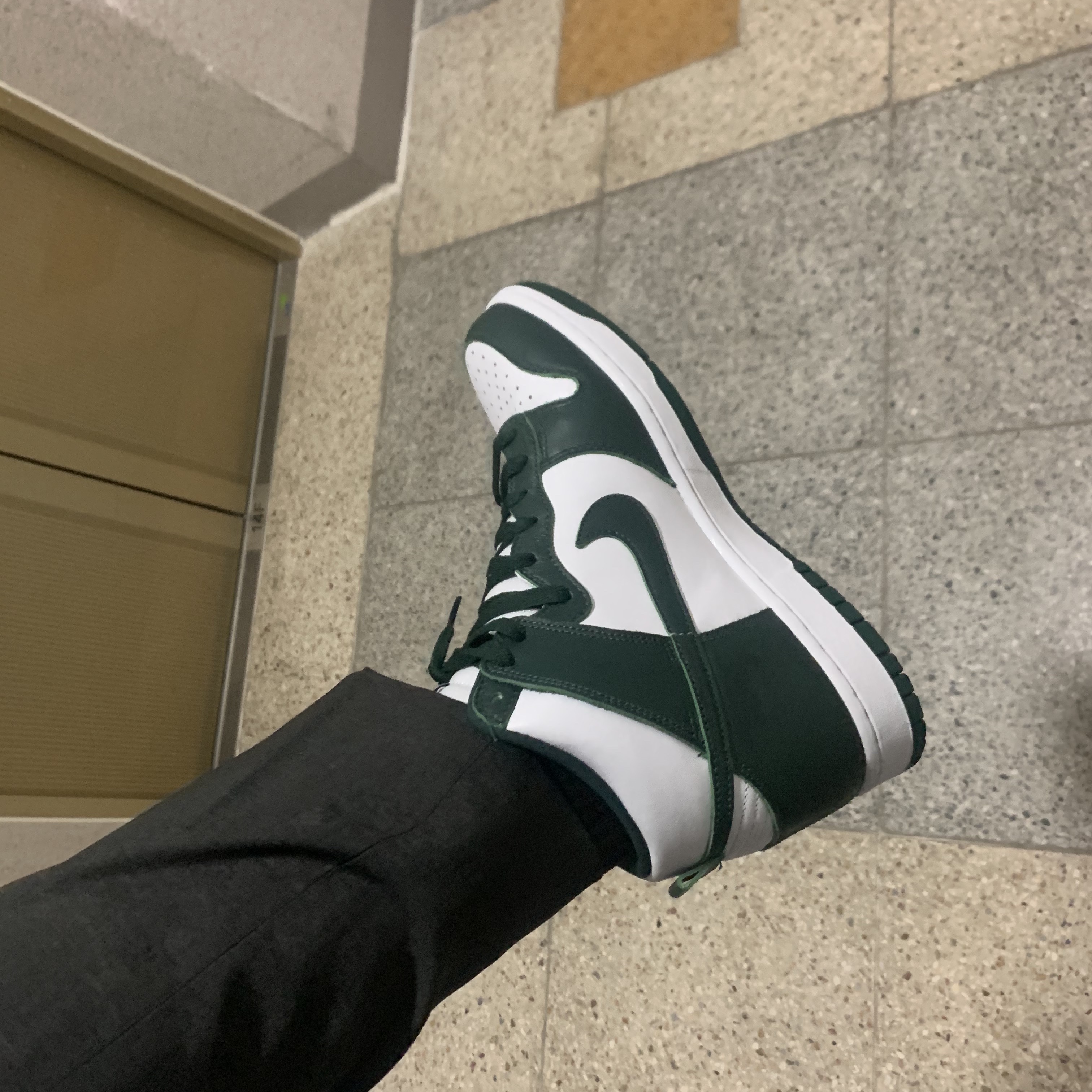 Nike Dunk High SP Spartan Green 착용 스타일 - 3
