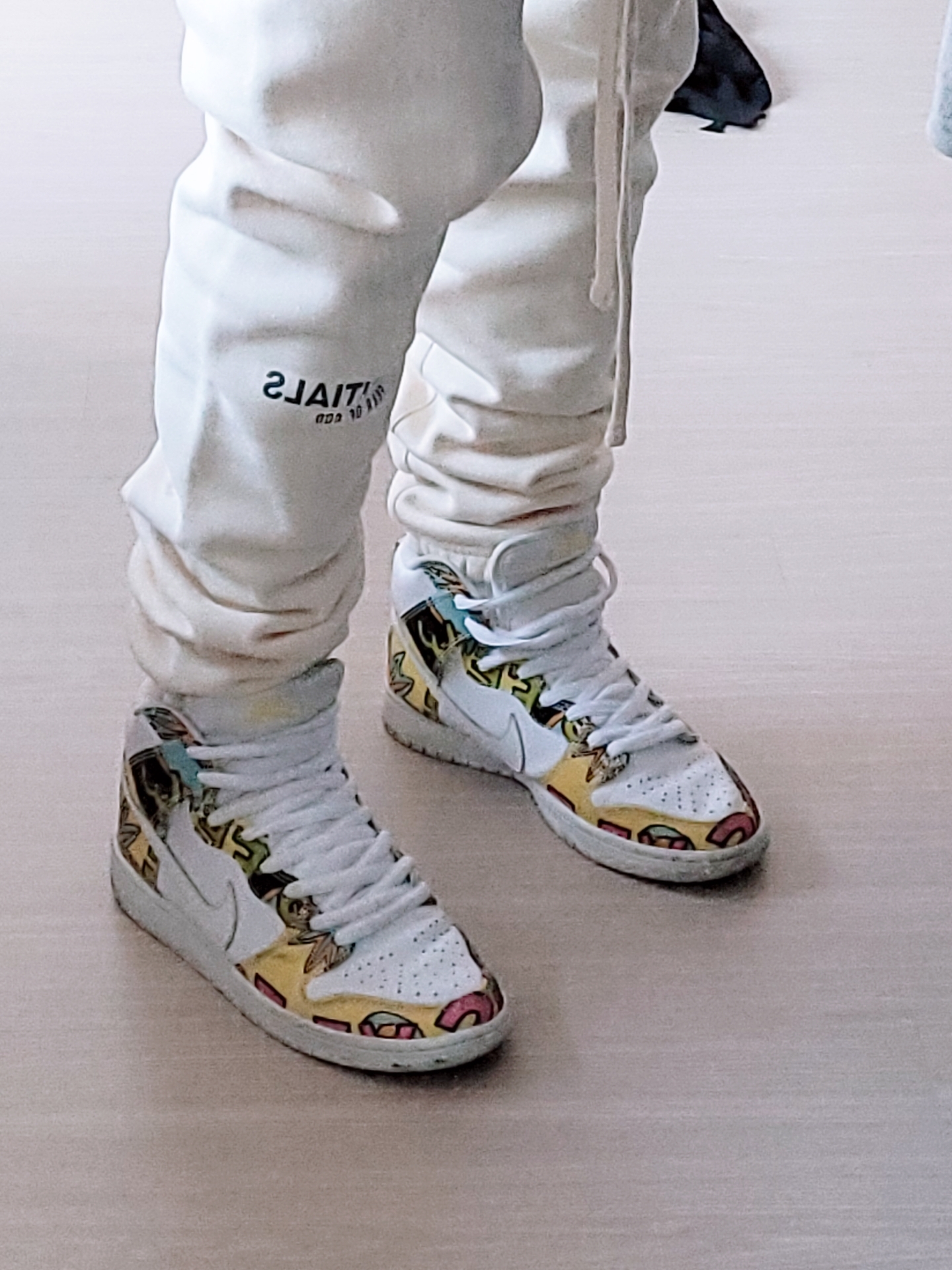 Nike Dunk SB High De La Soul 2015, Essentials Sweatpants Buttercream 2020 착용 스타일 - 3