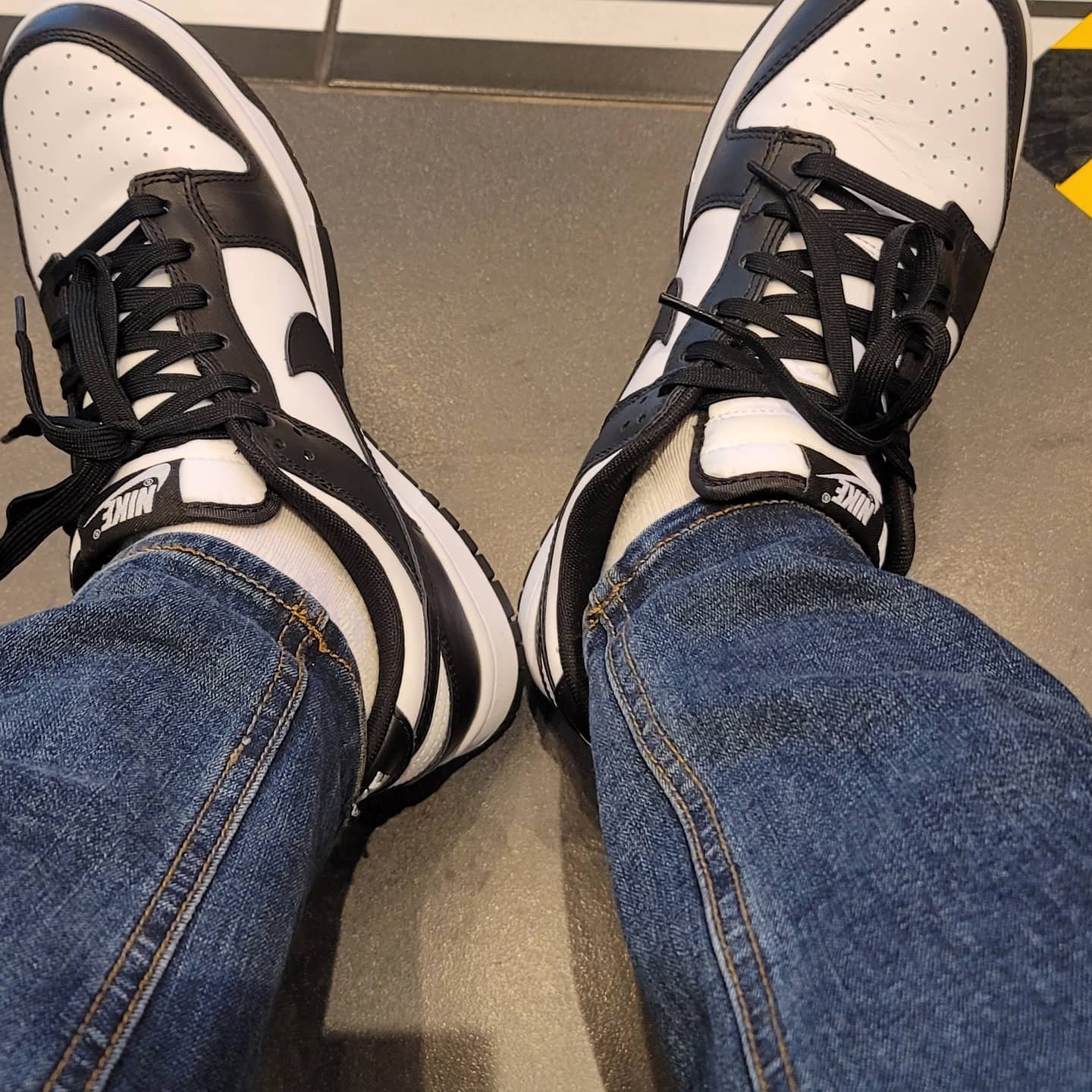 Nike Dunk Low Retro Black 착용 스타일