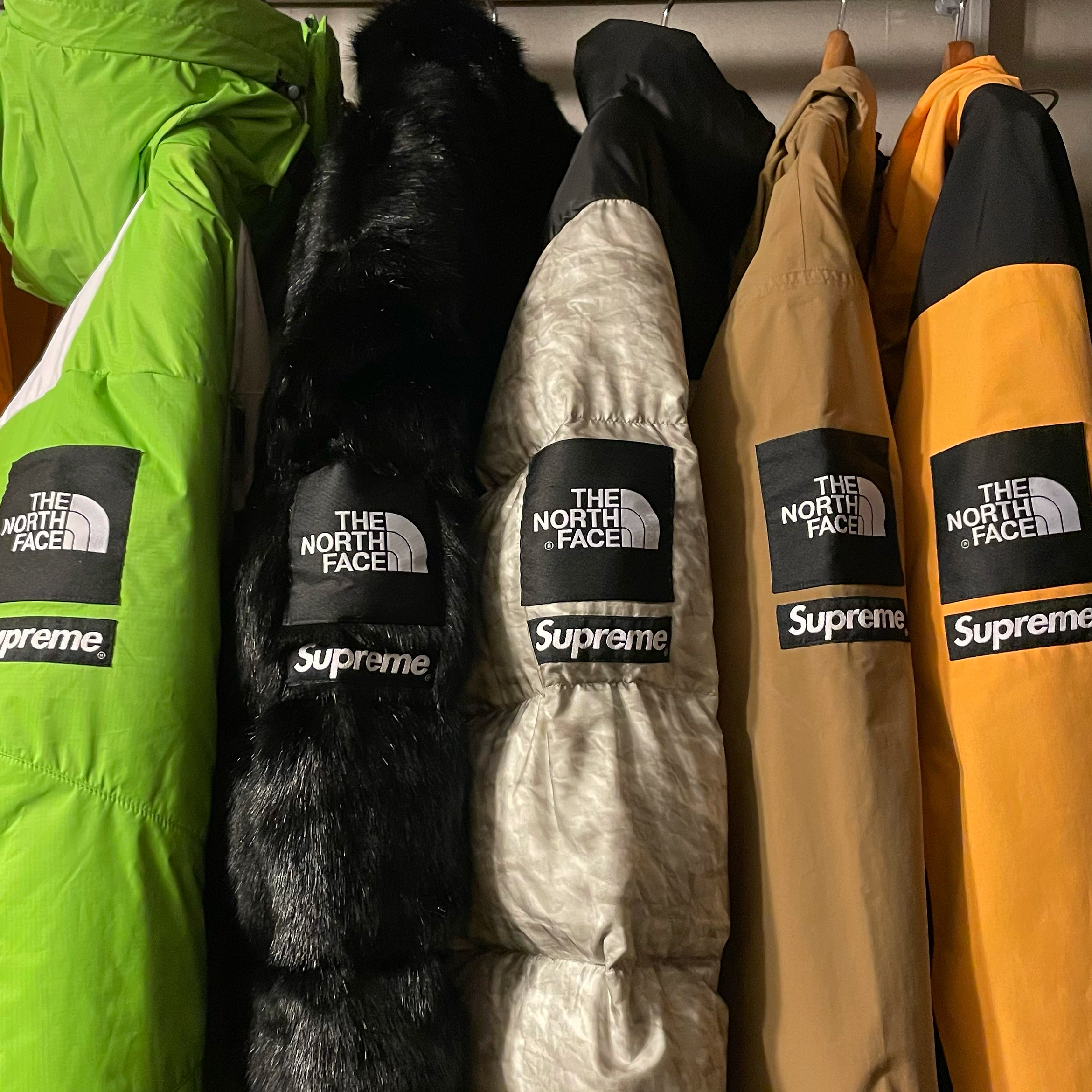 Supreme x The North Face Faux Fur Nuptse Jacket Black - 20FW, Supreme x The North Face Paper Print Nuptse Jacket - 19FW 착용 스타일