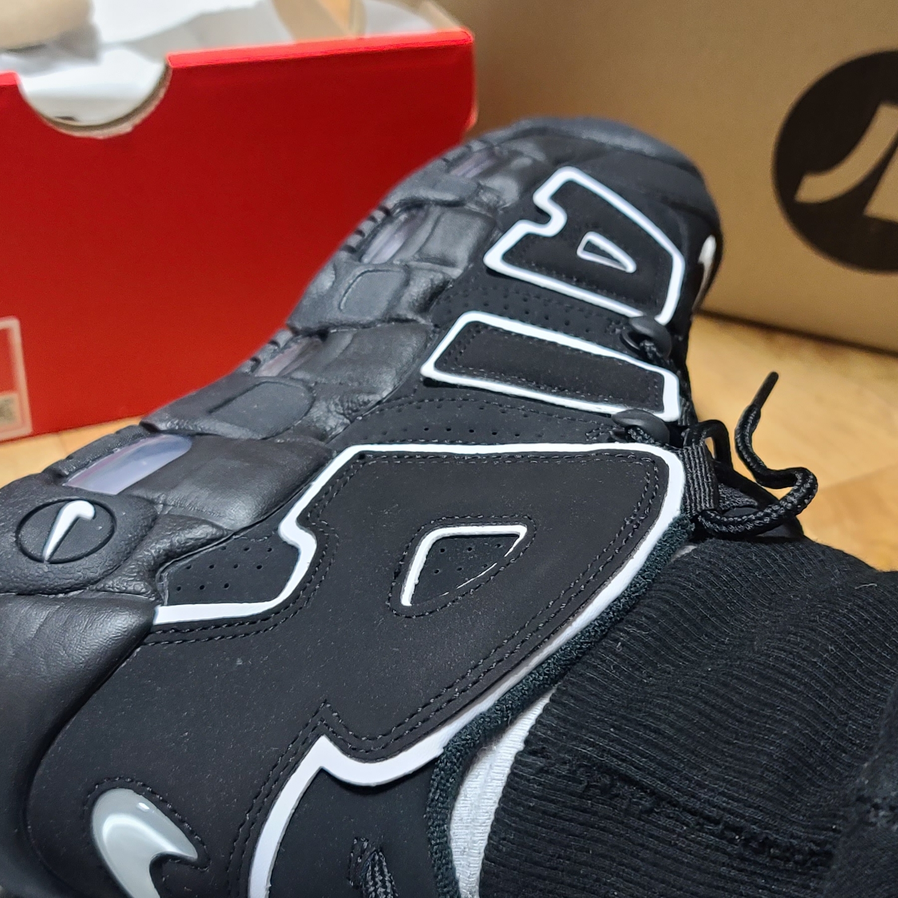 Nike Air More Uptempo Black White 2020 착용 스타일