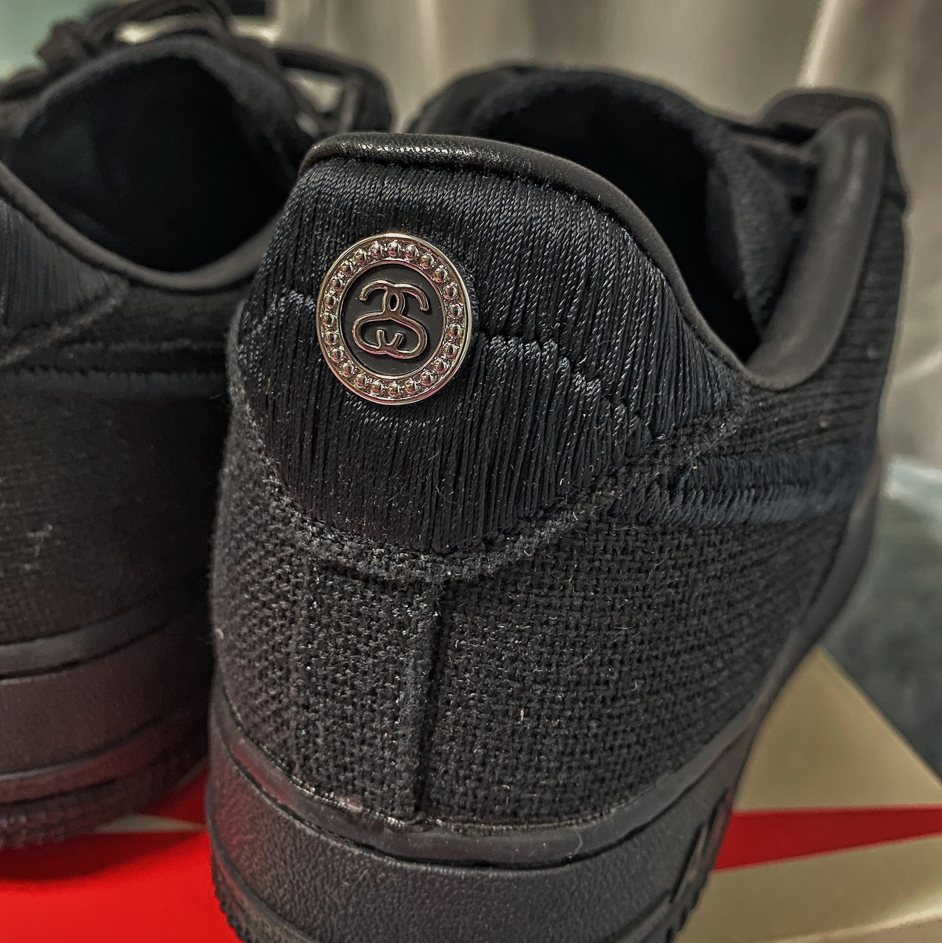 Nike x Stussy Air Force 1 Low Triple Black 착용 스타일 - 2