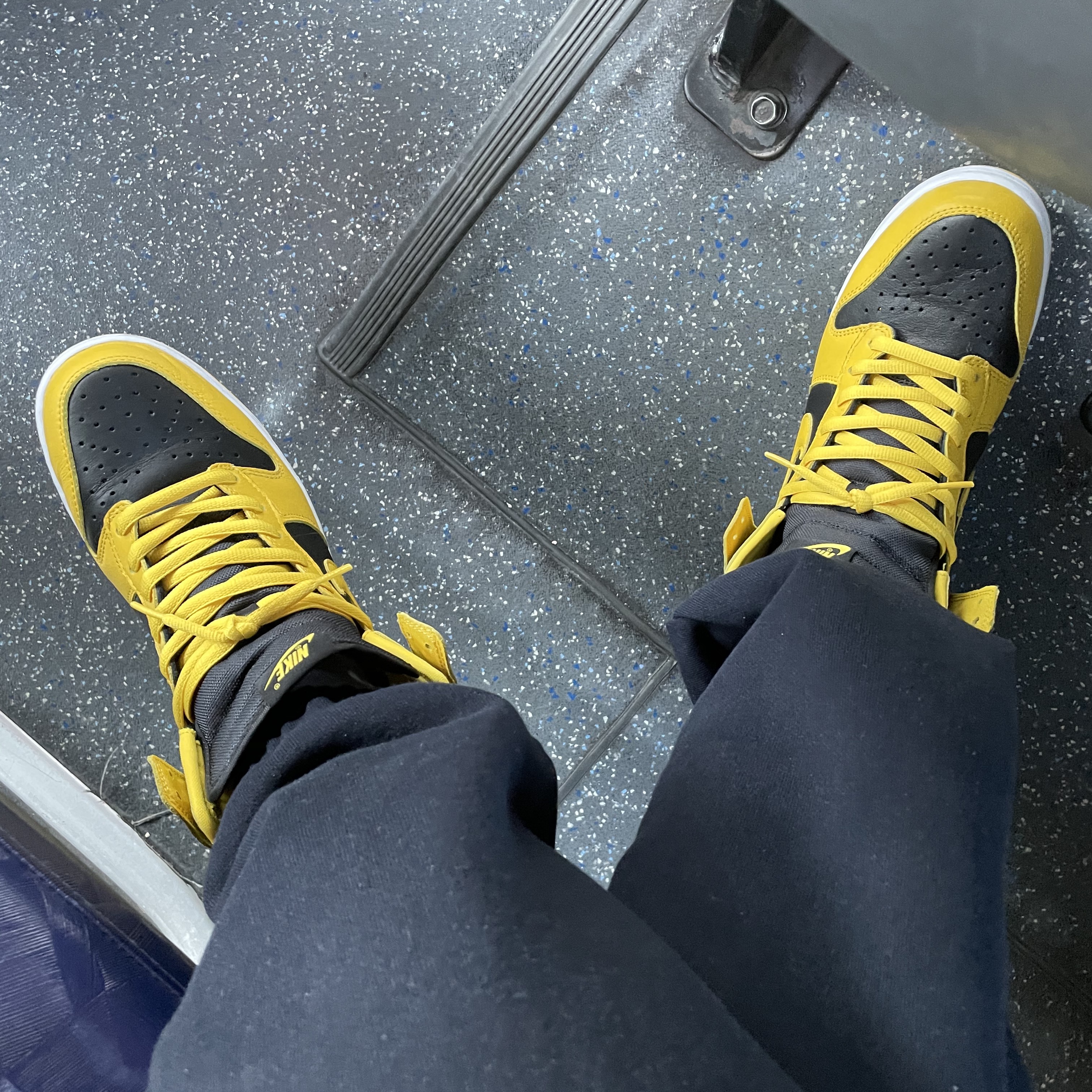 Nike Dunk High SP Varsity Maize ์ฐฉ์ฉ ์คํ์ผ