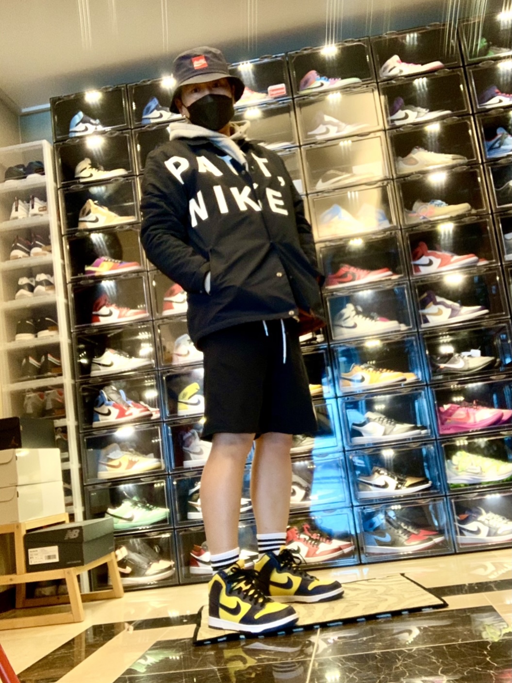 Nike Dunk High SP Maize & Blue, Jordan 1 Retro High OG Black Mocha 착용 스타일