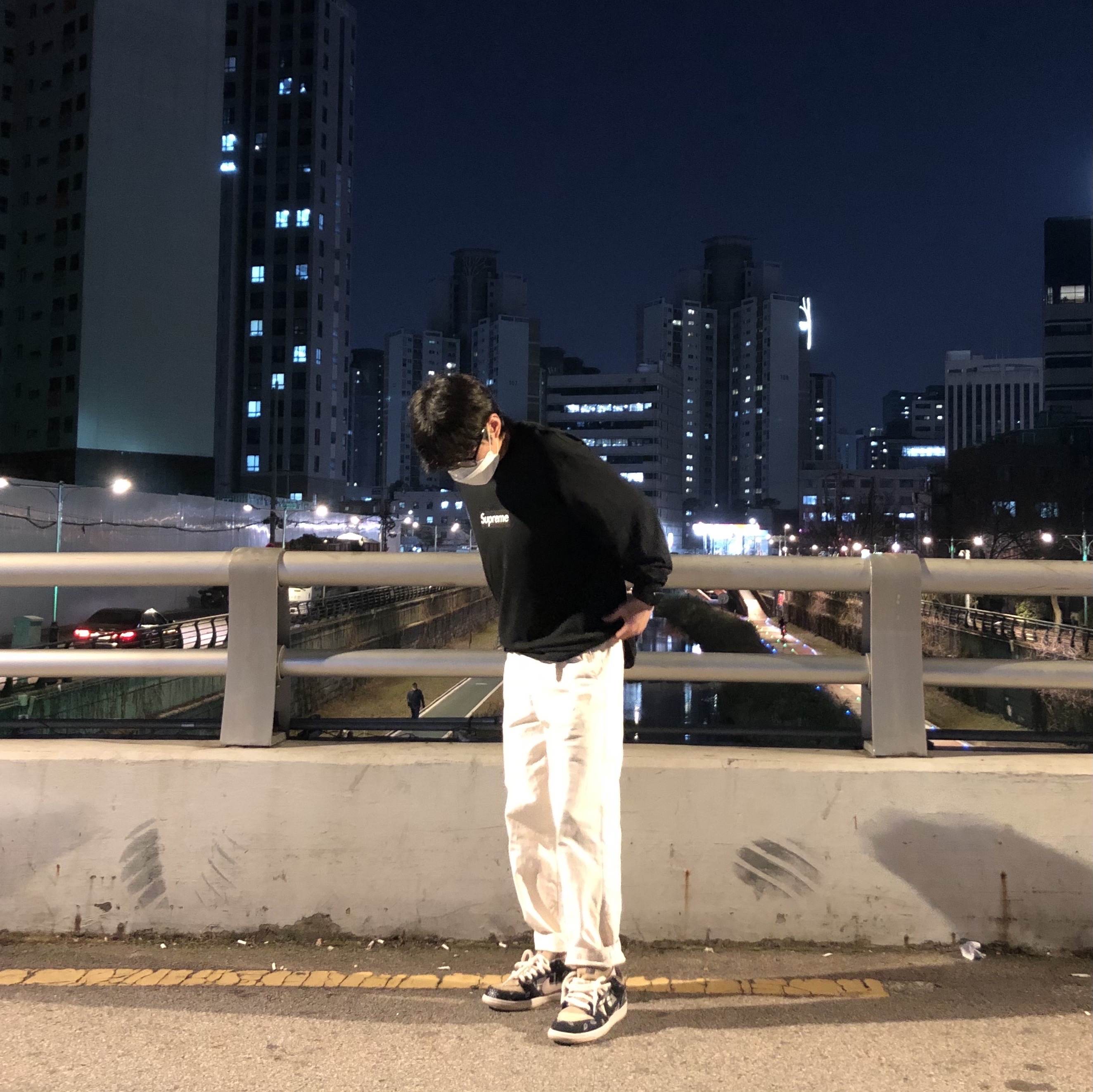 Nike x Travis Scott SB Dunk Low, Supreme Box Logo L/S T-Shirt Black - 20FW 착용 스타일 - 1