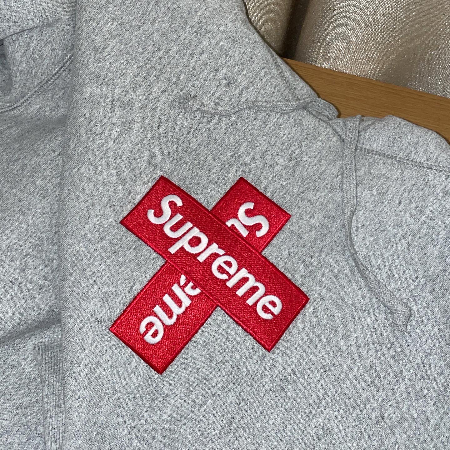 Supreme Cross Box Logo Hooded Sweatshirt Heather Grey - 20FW 착용 스타일 - 1