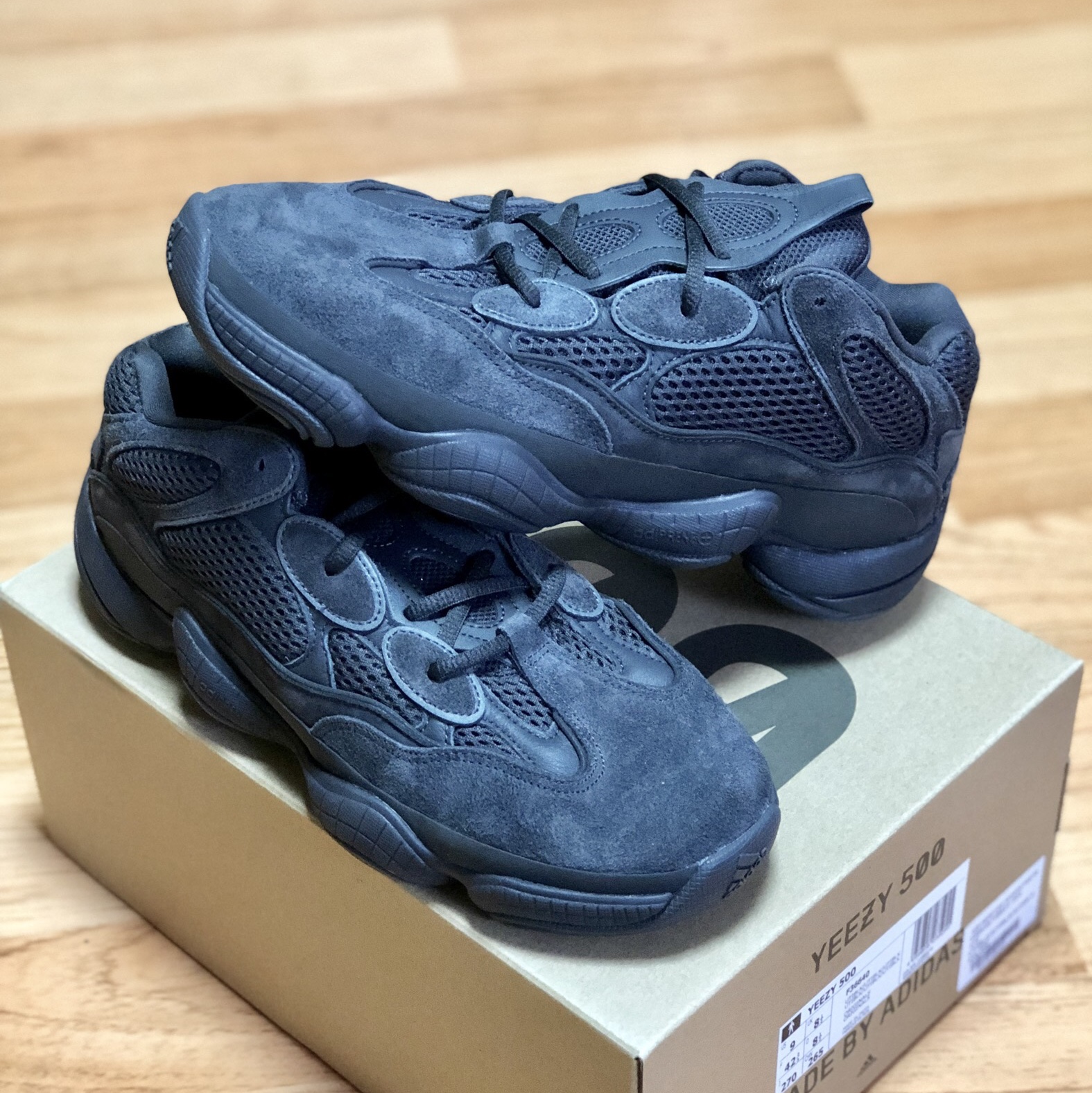 Adidas Yeezy 500 Utility Black 2018/2020 착용 스타일 - 2