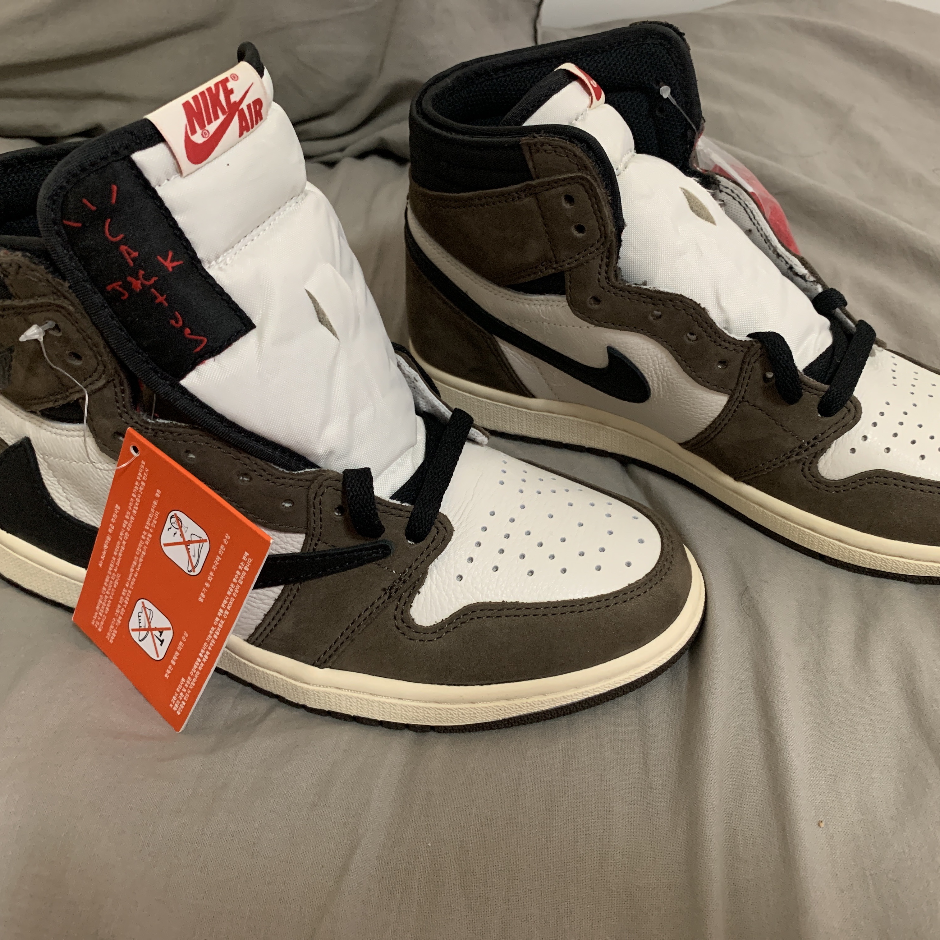 Jordan 1 x Travis Scott Retro High OG SP Mocha 착용 스타일