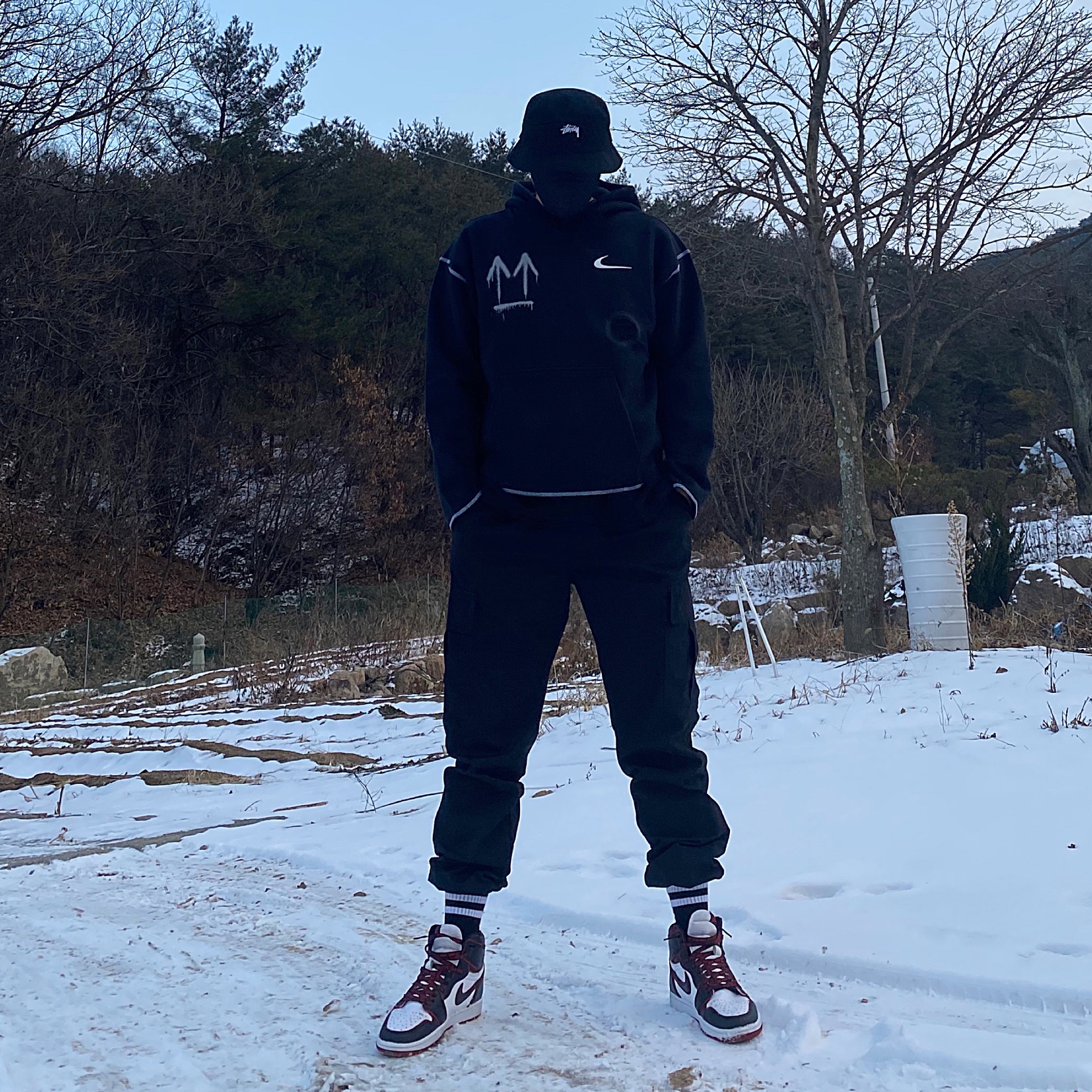 Jordan 1 Retro High OG Bloodline, Nike x Off-White NRG RU Hoodie 착용 스타일 - 2