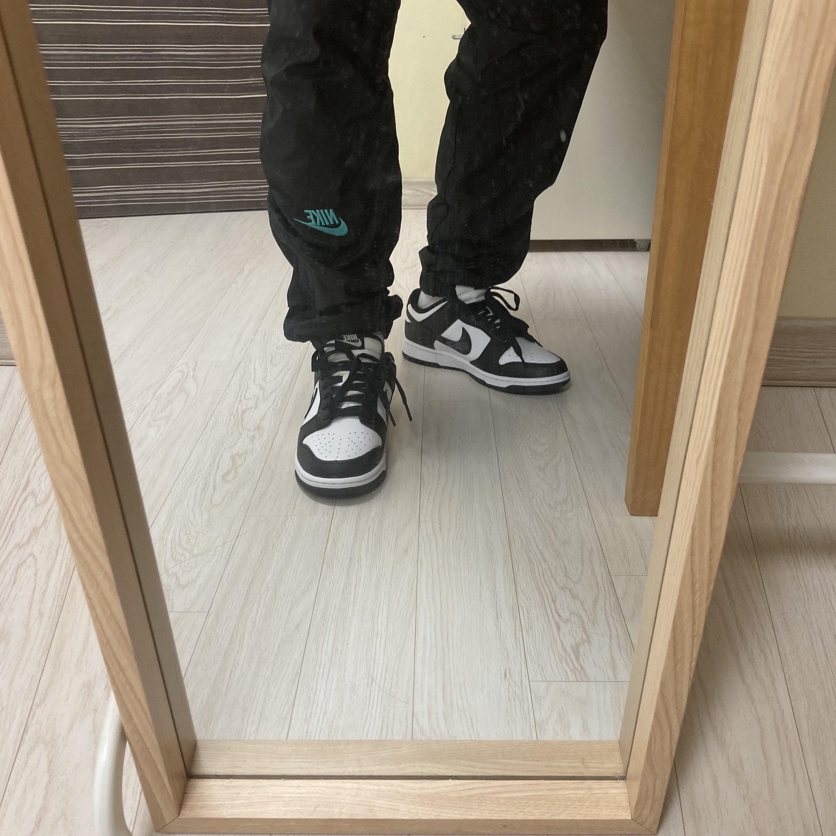 Nike Dunk Low Retro Black, Nike x Atmos NRG Vintage PTHWK Track Pants Black 착용 스타일