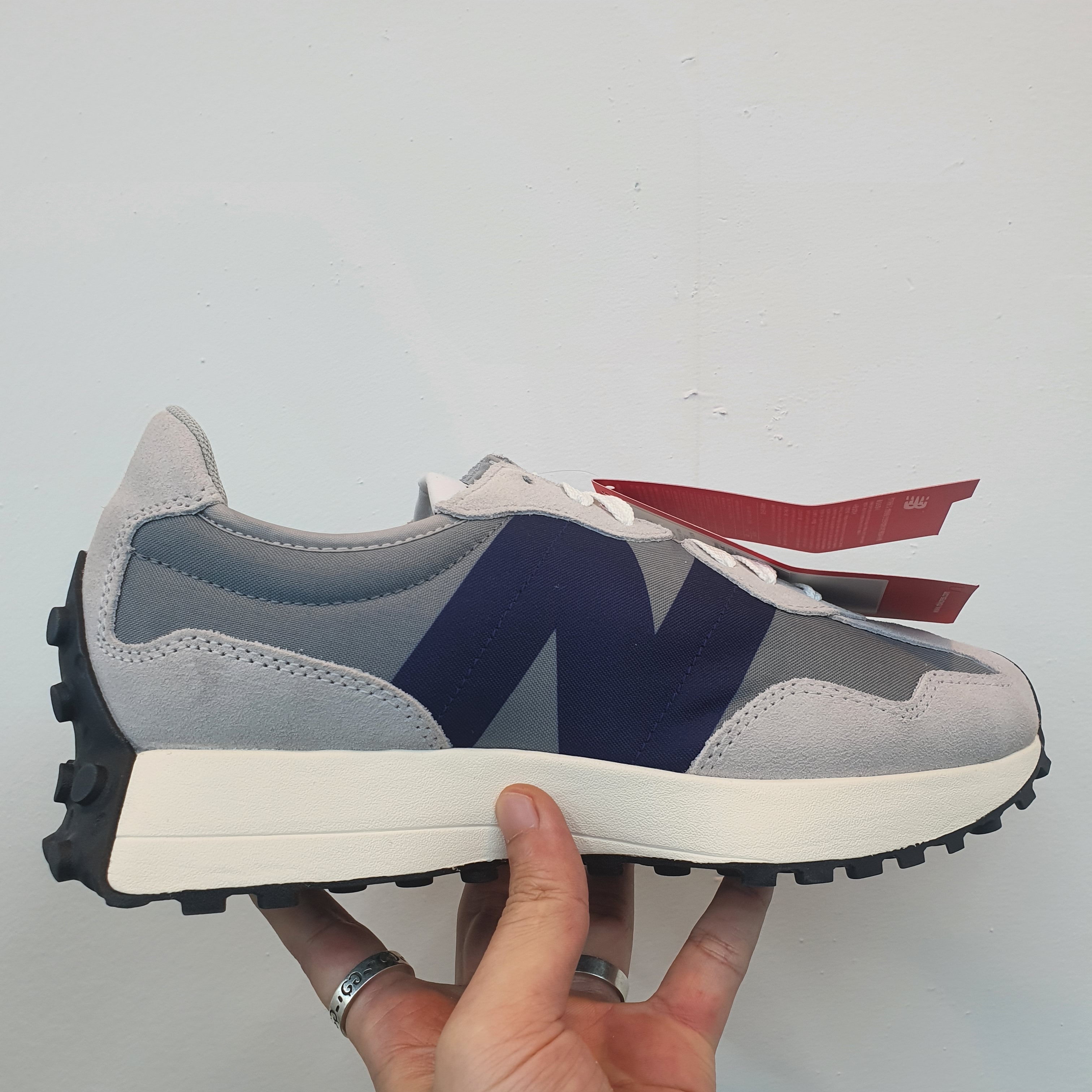 New Balance 327 Grey Purple 착용 스타일