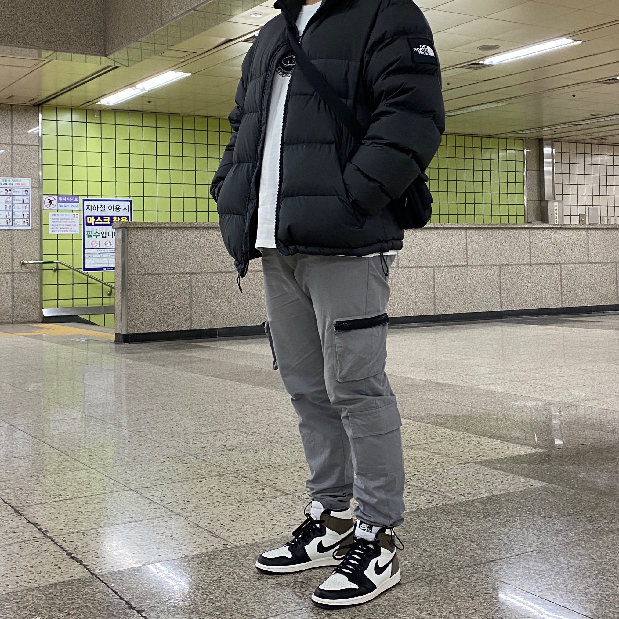 Jordan 1 Retro High OG Black Mocha, Nike x Stussy Big Swoosh LS T-Shirt White - US/EU 착용 스타일