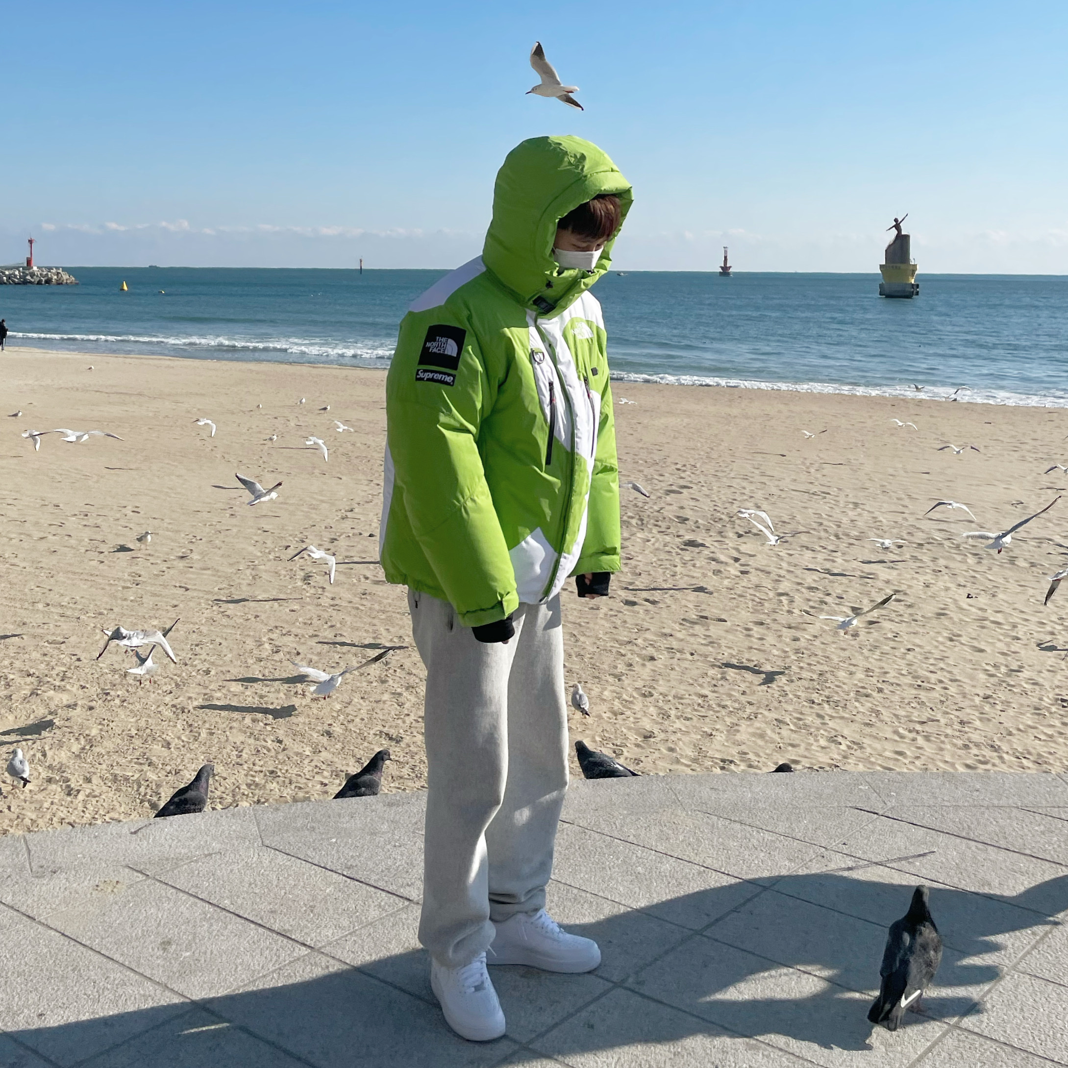 Supreme x The North Face S Logo Summit Series Himalayan Parka Lime - 20FW, Nike x Supreme Air Force 1 Low White 착용 스타일