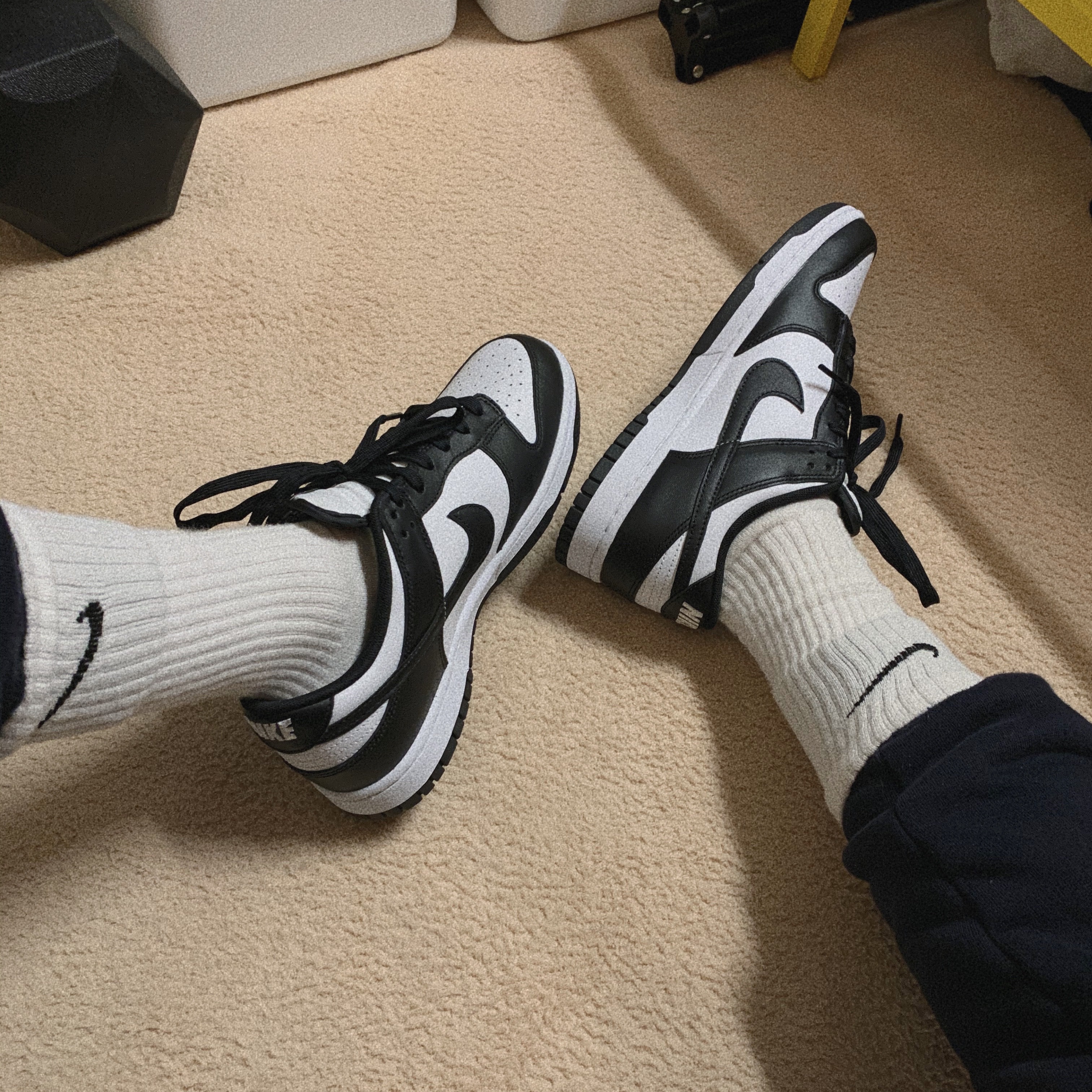 Nike Dunk Low Retro Black 착용 스타일 - 2