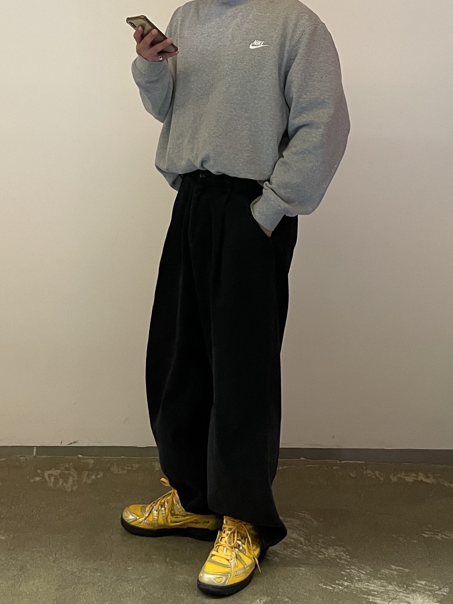 Nike x Off-White Air Rubber Dunk University Gold 착용 스타일