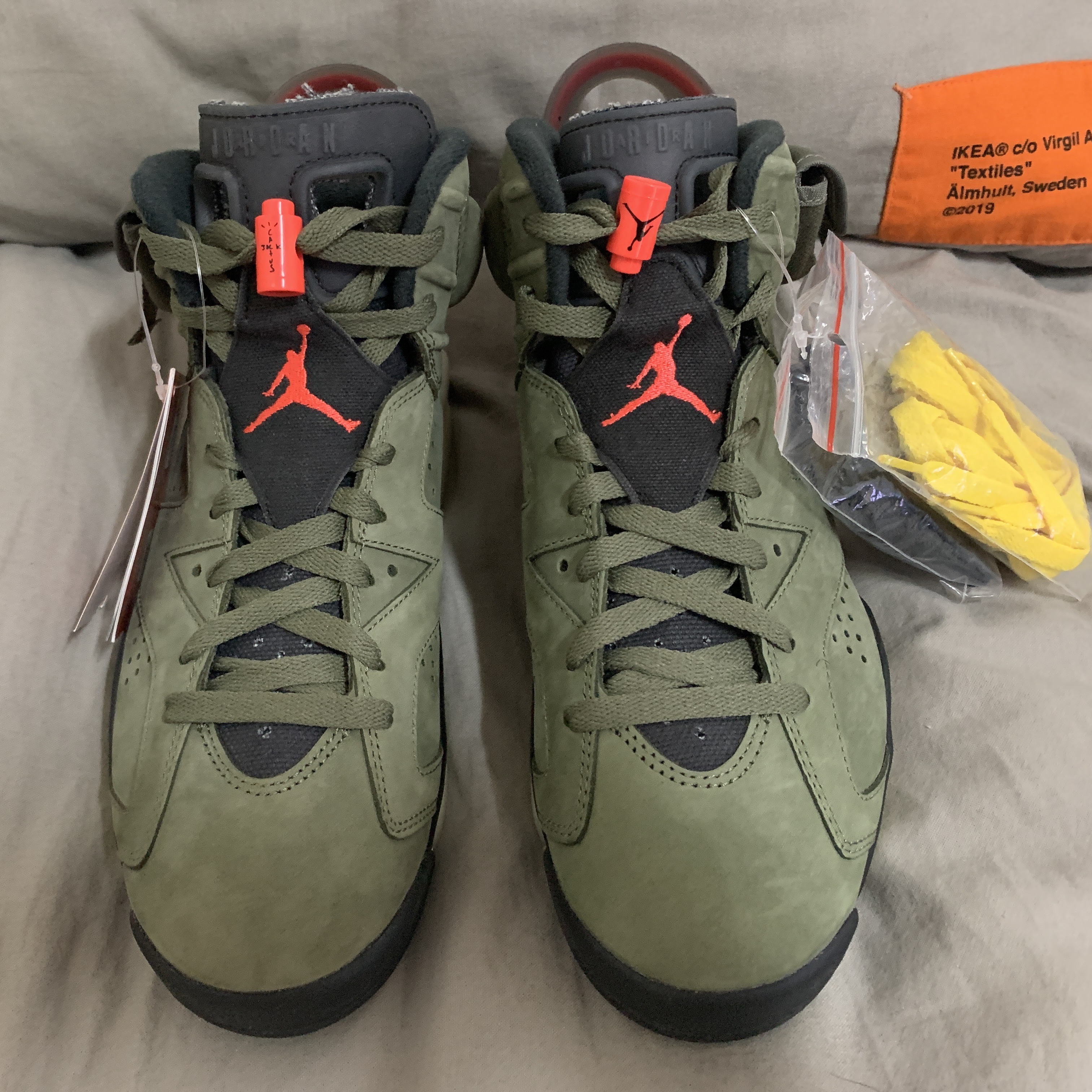 Jordan 6 x Travis Scott Retro Olive 착용 스타일 - 2