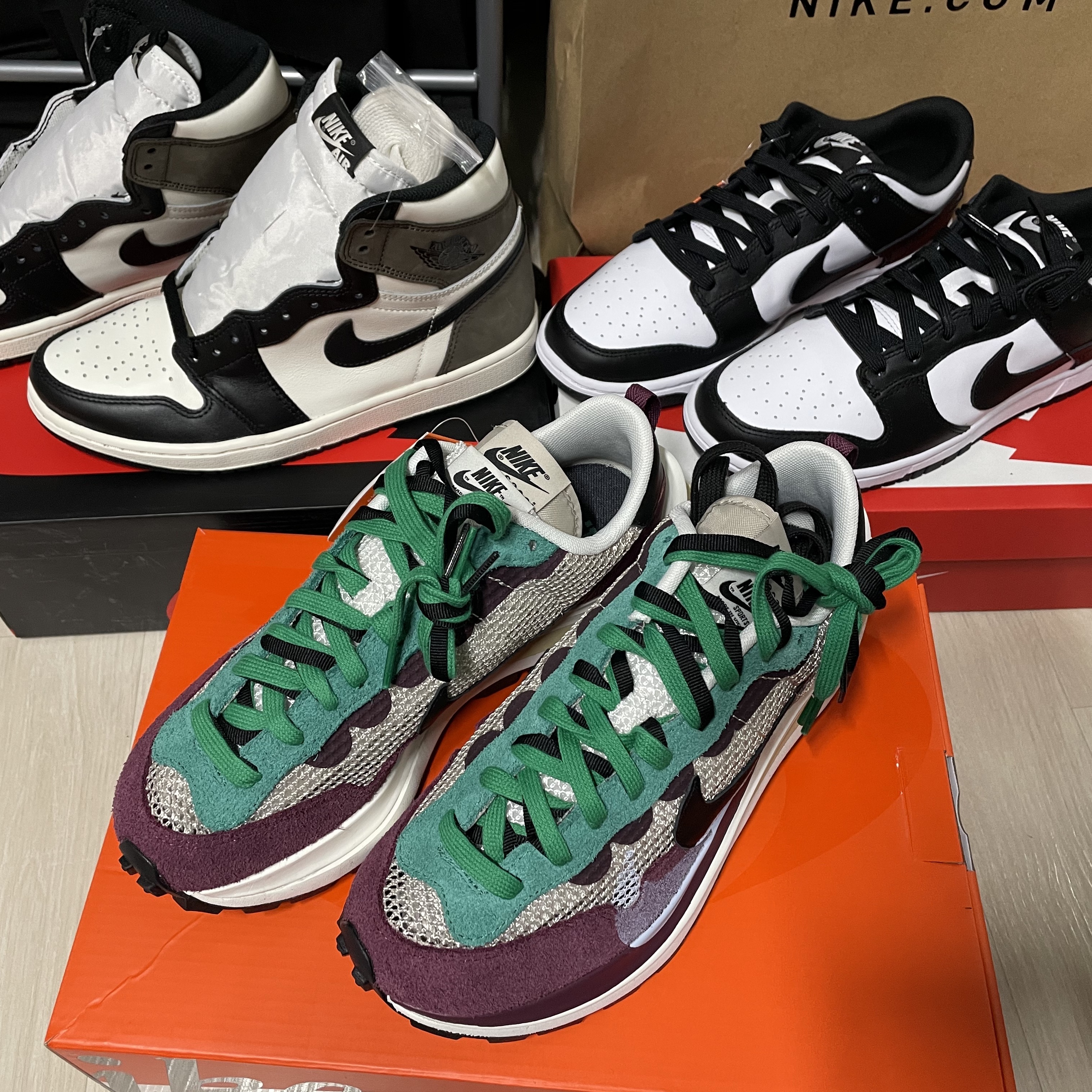 Jordan 1 Retro High OG Black Mocha, Nike x Sacai VaporWaffle String & Black Villain Red 착용 스타일
