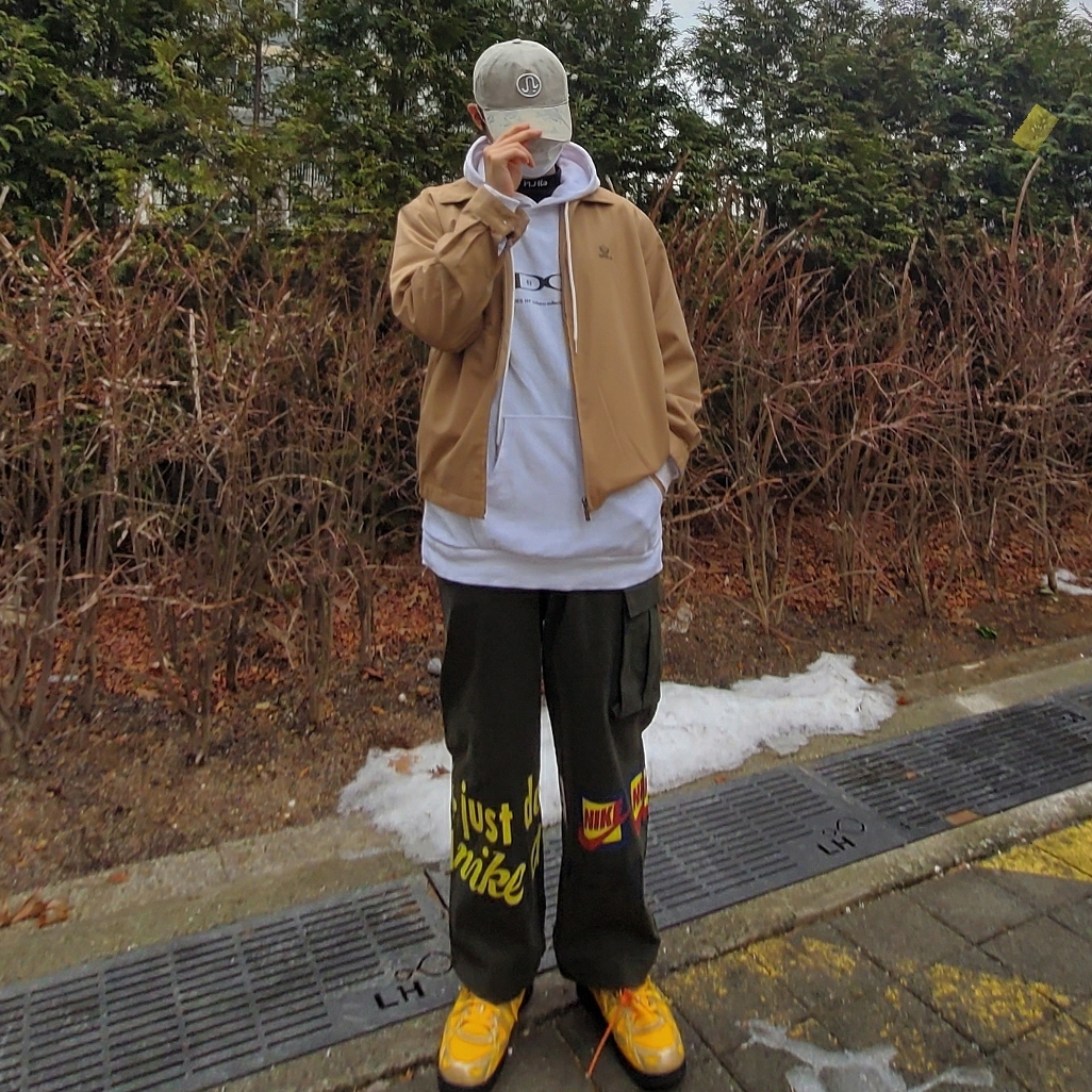 Nike x Cactus Plant Flea Market Track Pants Olive, Nike x Off-White Air Rubber Dunk University Gold 착용 스타일
