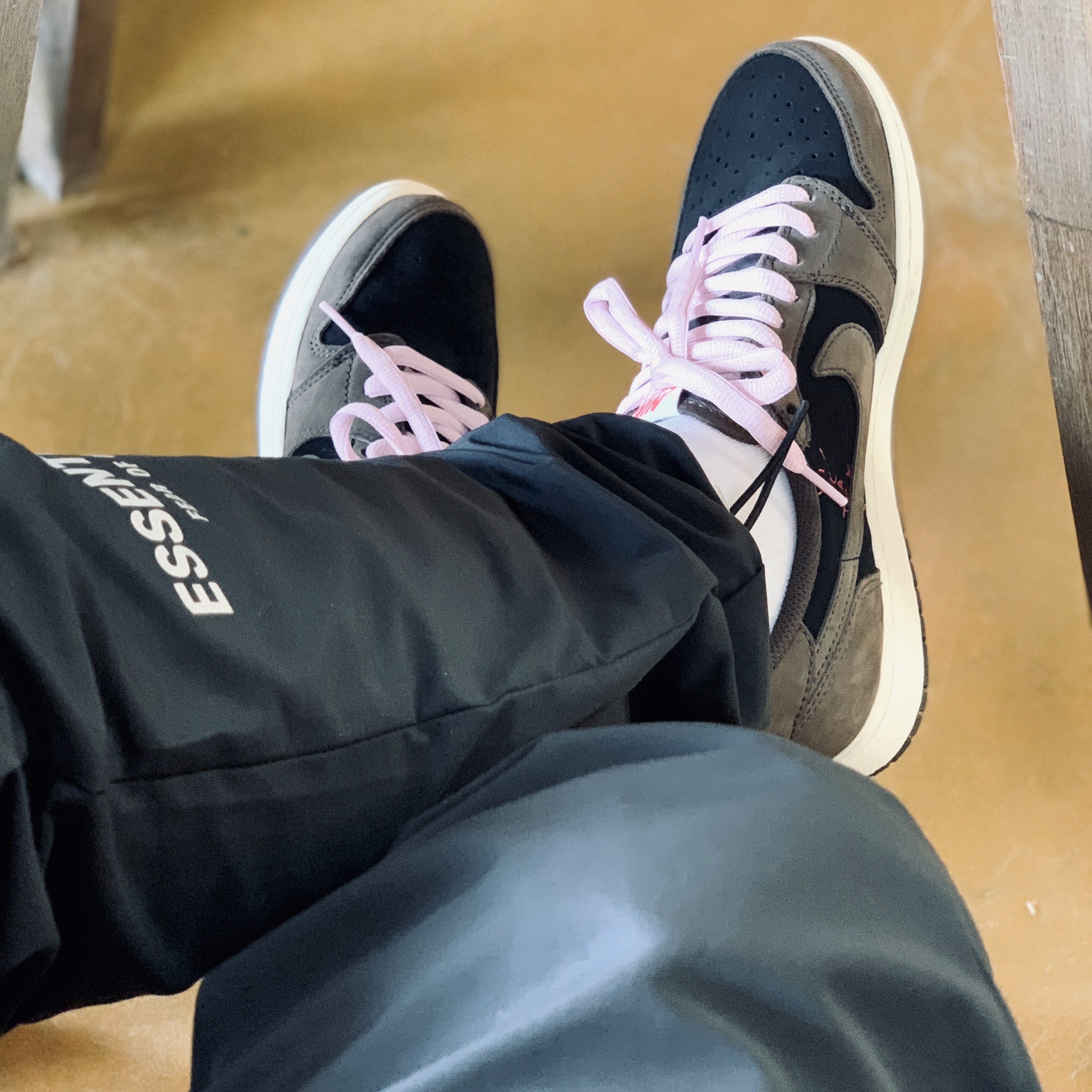 Jordan 1 x Travis Scott Retro Low OG SP Mocha 착용 스타일