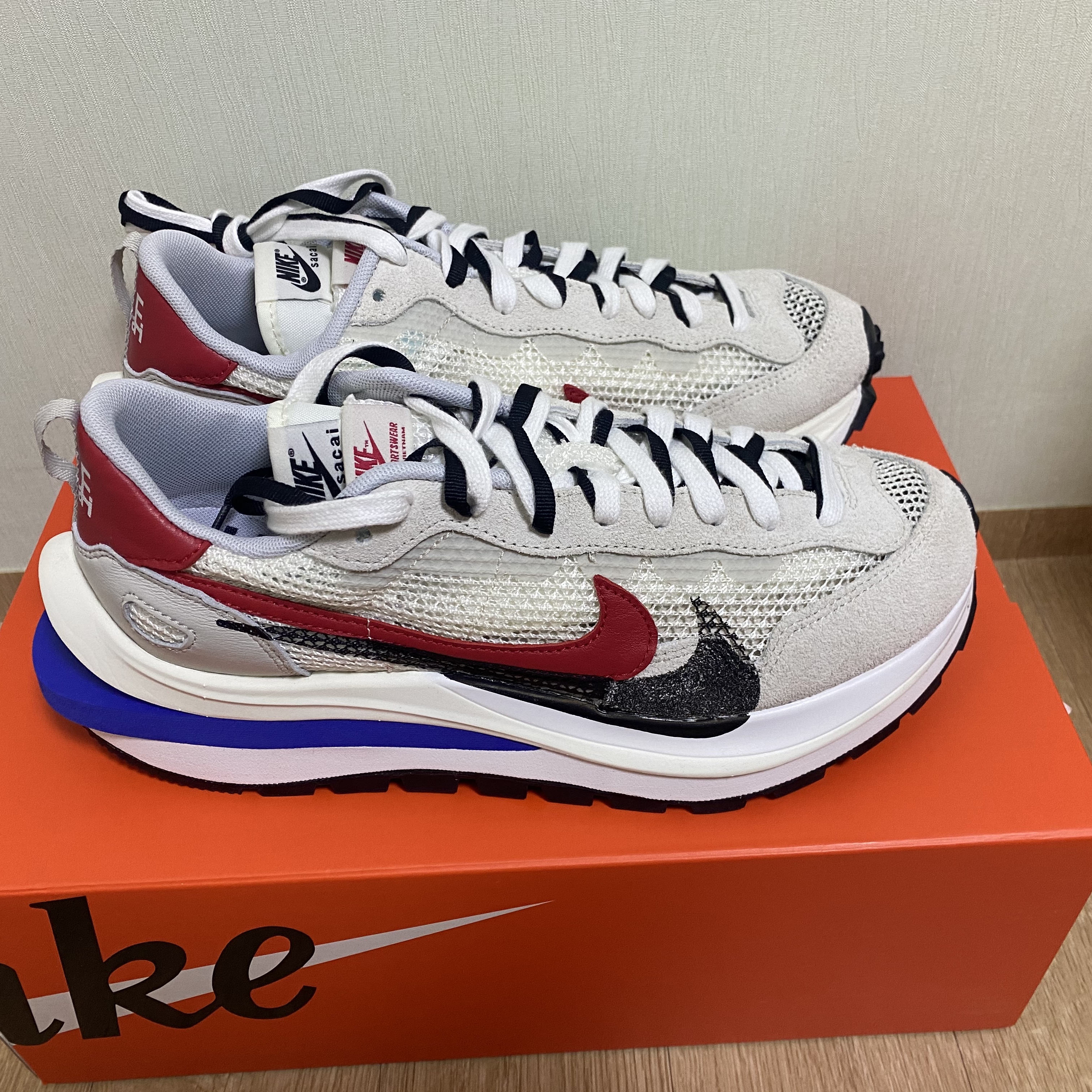 Nike x Sacai VaporWaffle Royal Fuchsia 착용 스타일
