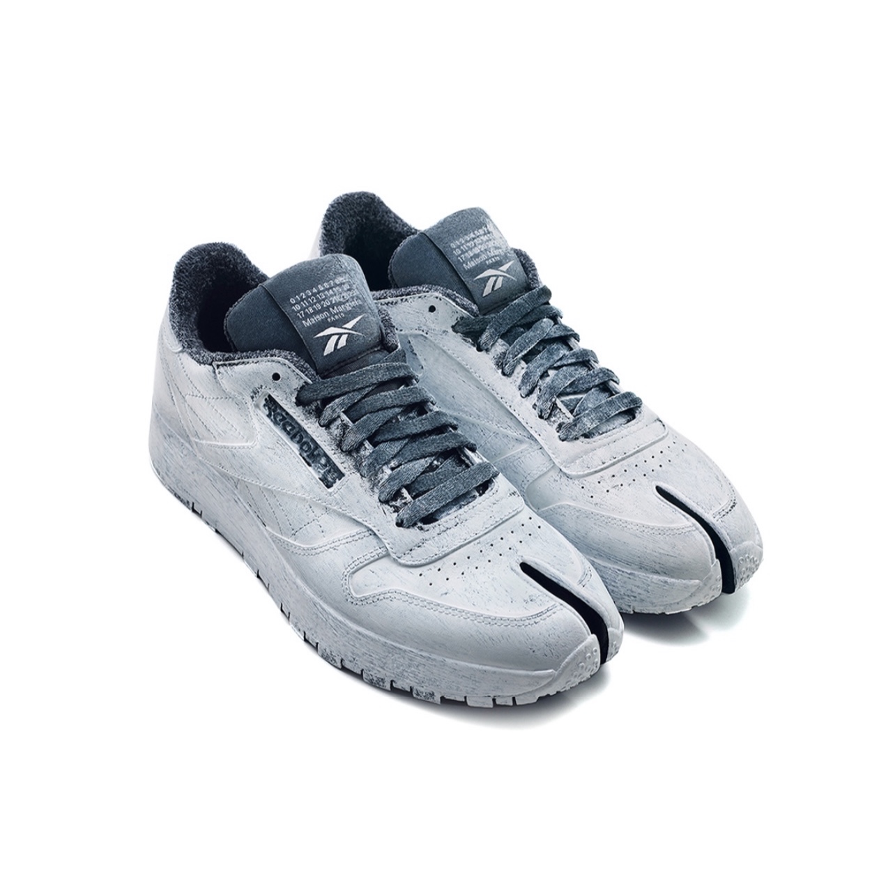 Maison Margiela Calfskin Replica Sneakers, Maison Margiela Tabi Low Black 착용 스타일