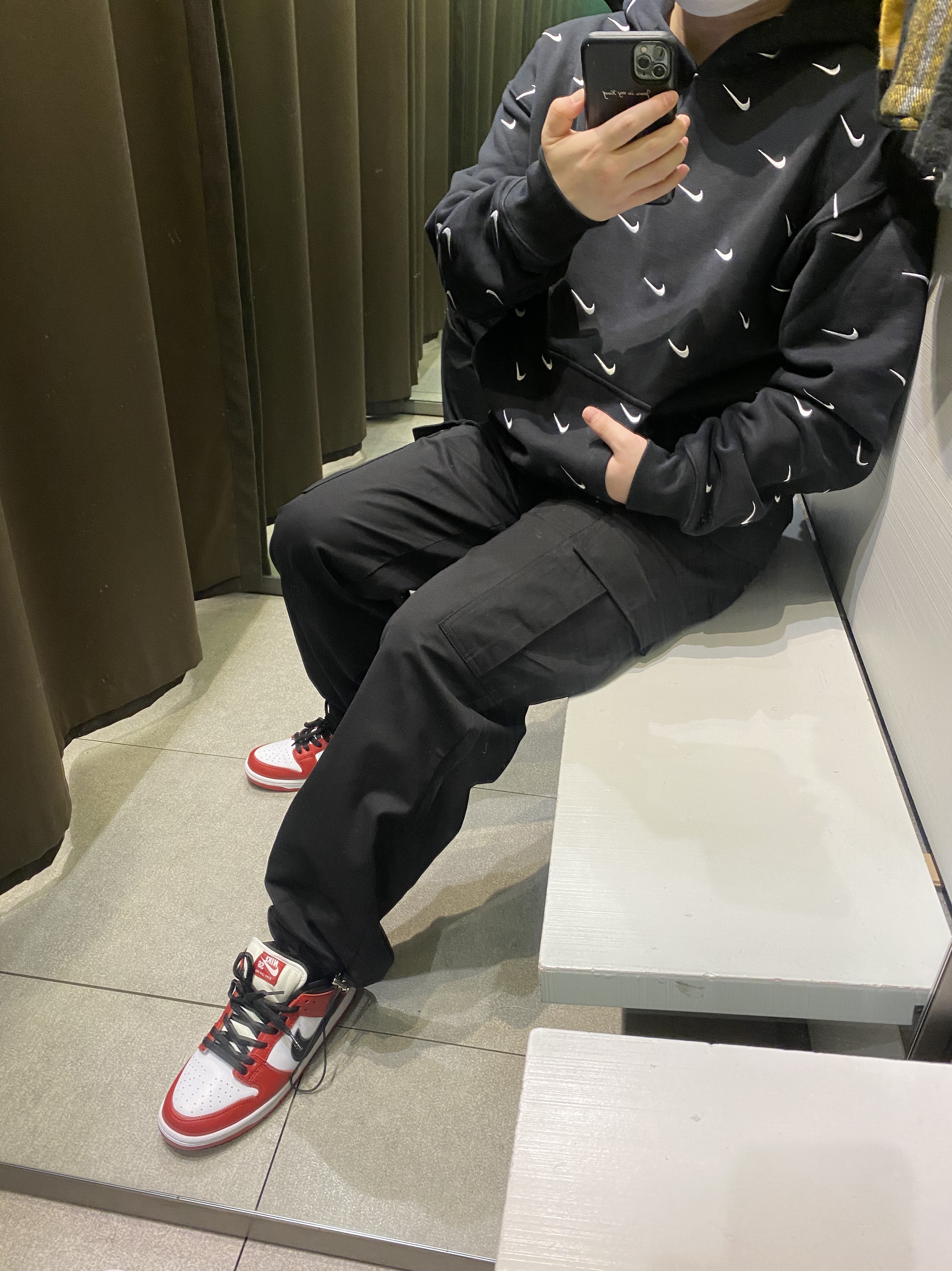 Nike SB Dunk Low Pro Chicago, Nike NRG Swoosh Logo Hoodie Black 착용 스타일