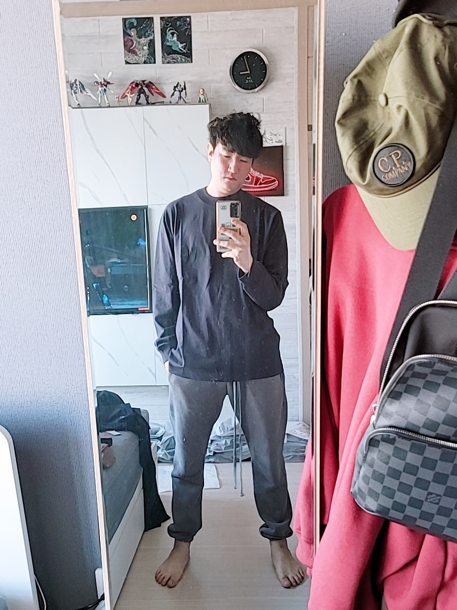 Essentials 3D Silicon Applique Boxy Long Sleeve T-Shirt Weathered Black - 20FW, Essentials Sweatpants Gray Flannel/Charcoal - 20SS 착용 스타일 - 1