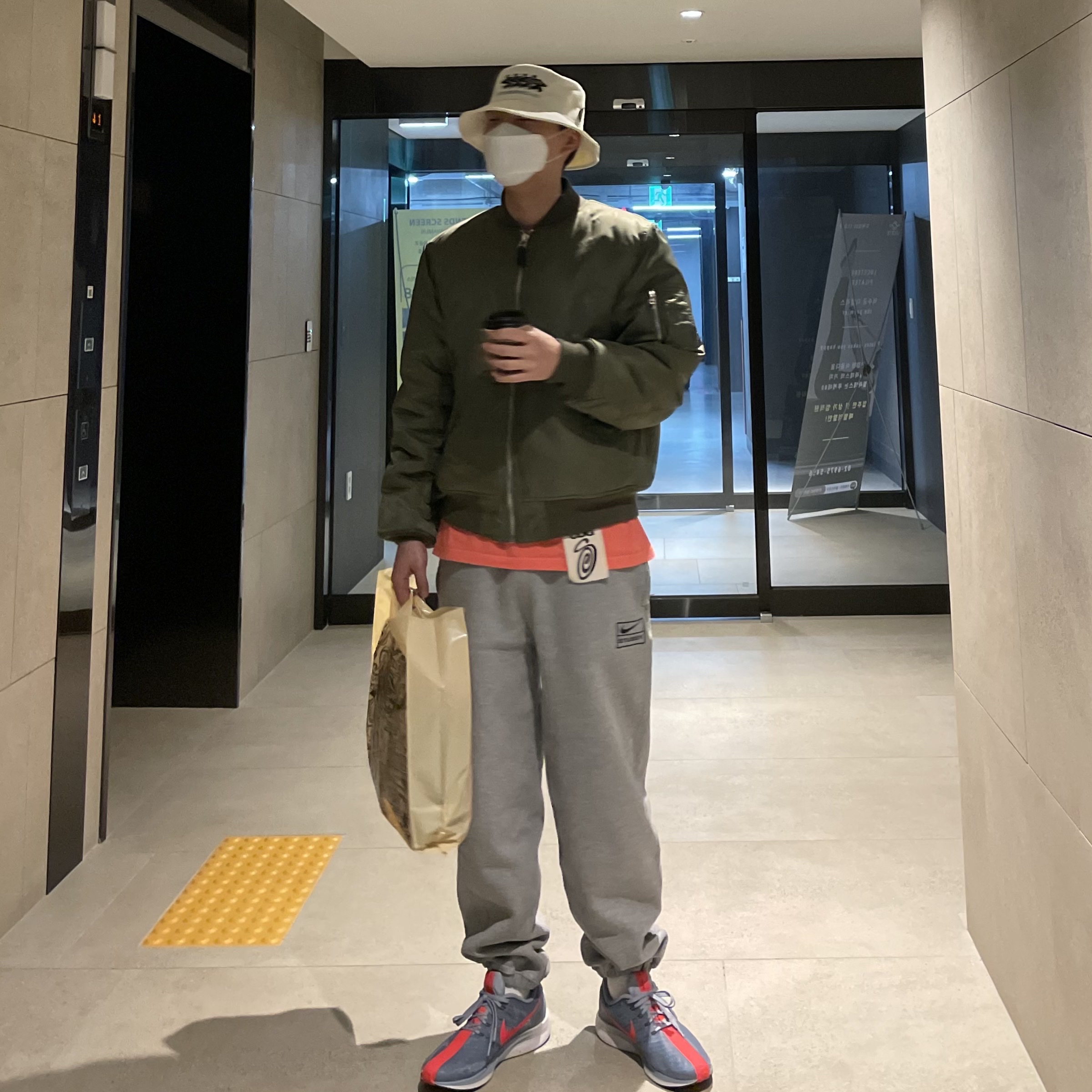 Stussy x CDG MA-1 Jacket Olive, Nike x Stussy NRG BR Fleece Pants Grey 착용 스타일 - 2