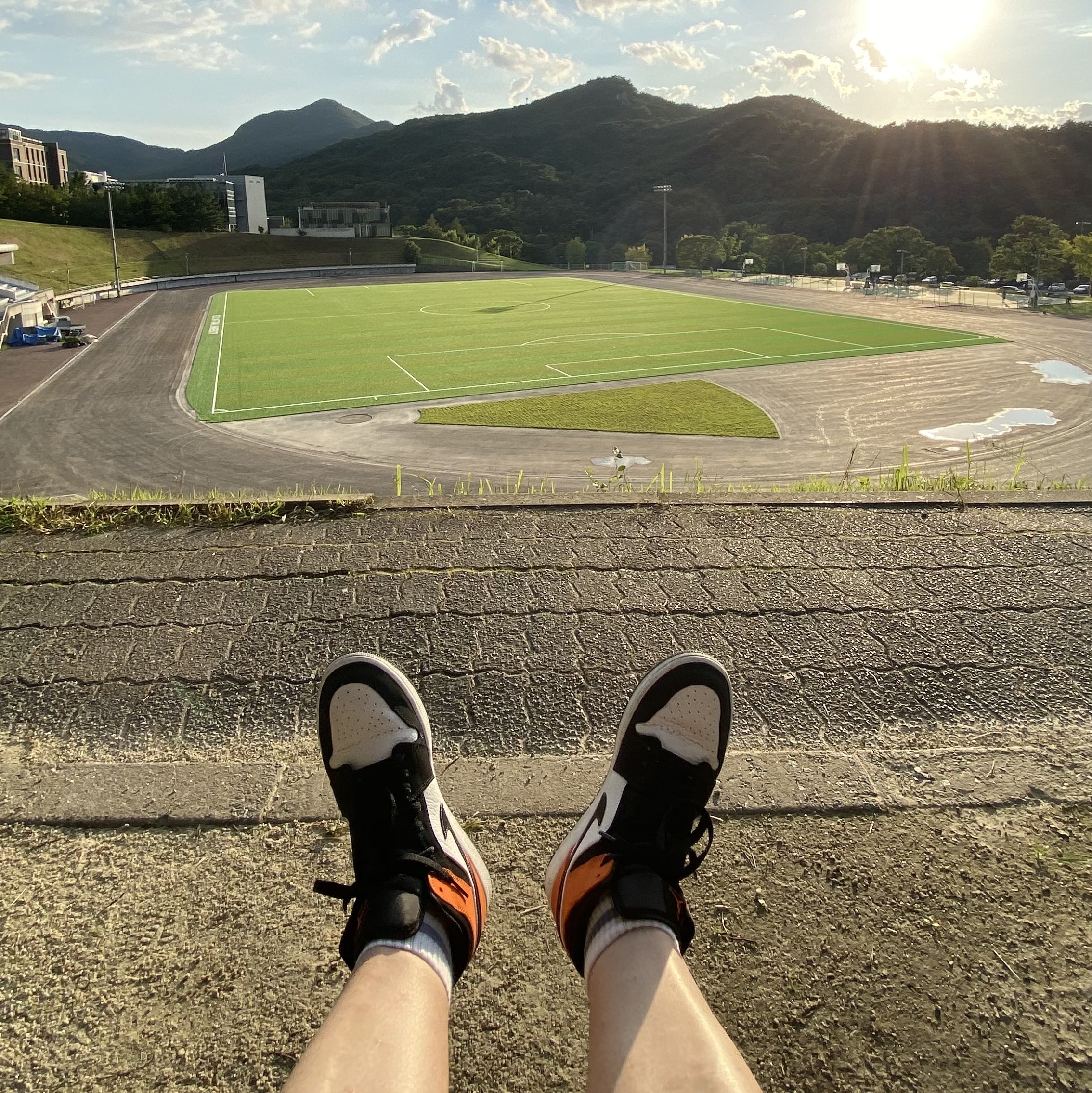 Jordan 1 Mid Shattered Backboard 착용 스타일 - 1