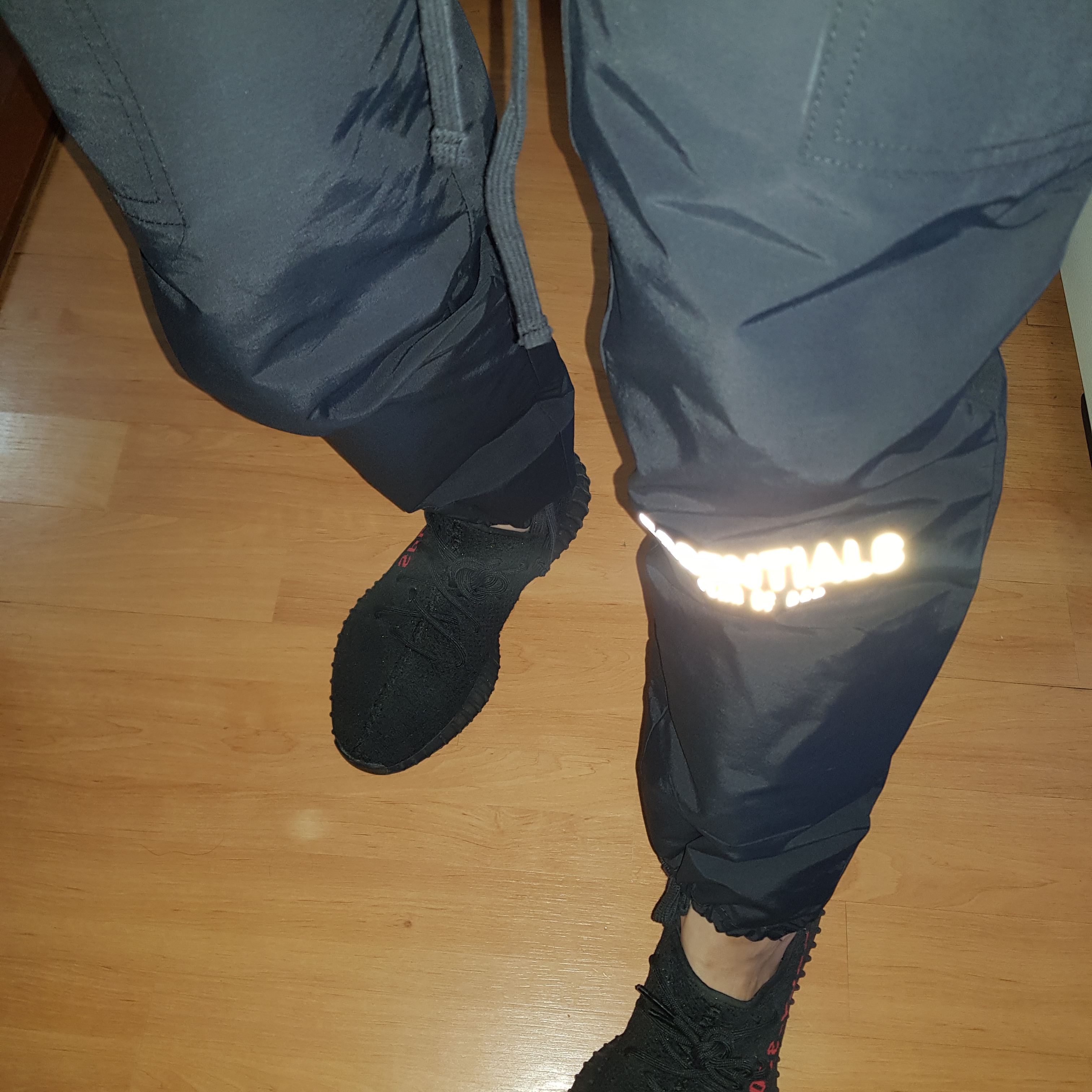 Adidas Yeezy Boost 350 V2 Black Red 2020 착용 스타일
