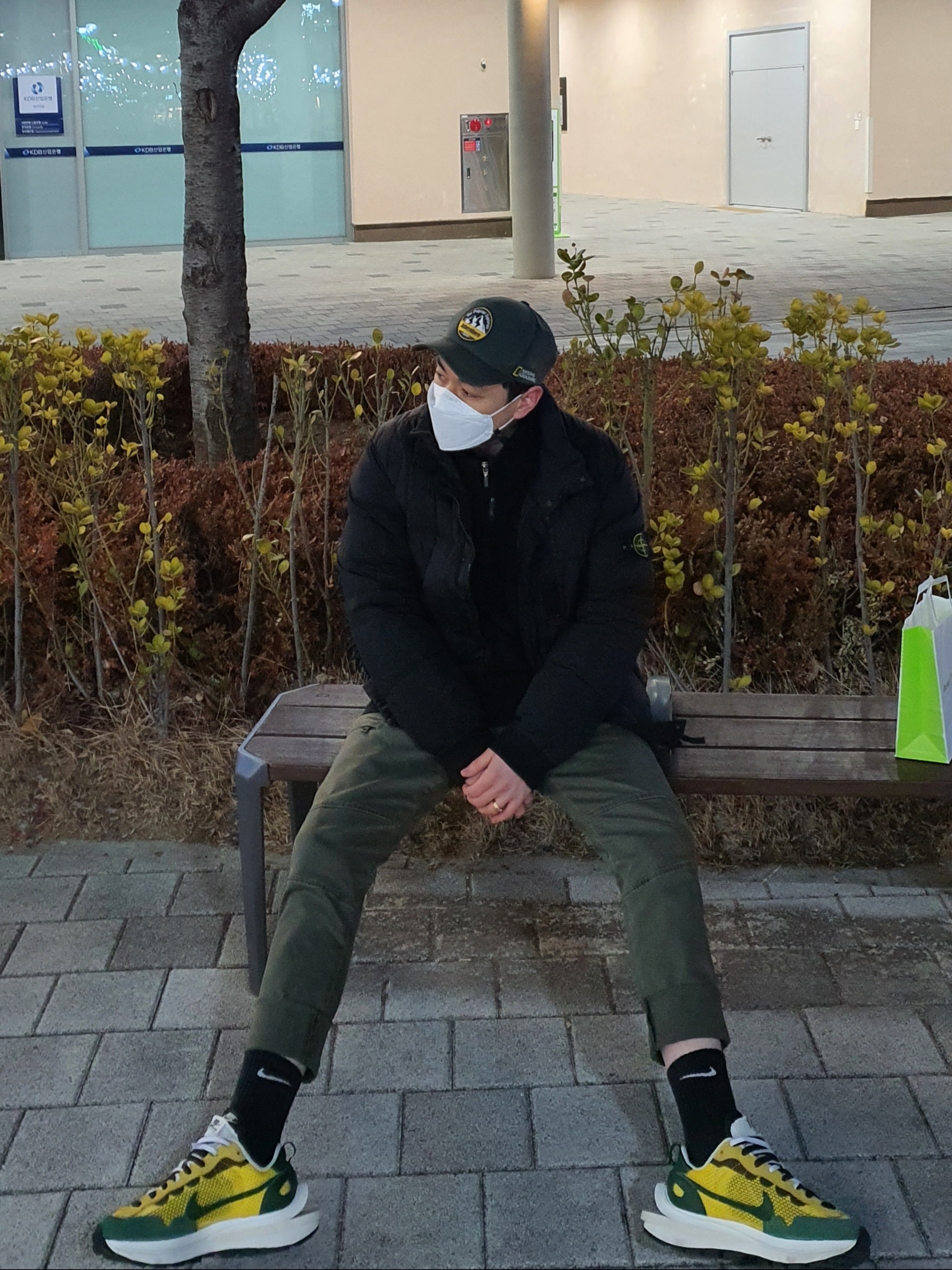Nike x Sacai VaporWaffle Tour Yellow & Gorge Green Sail 착용 스타일 - 2